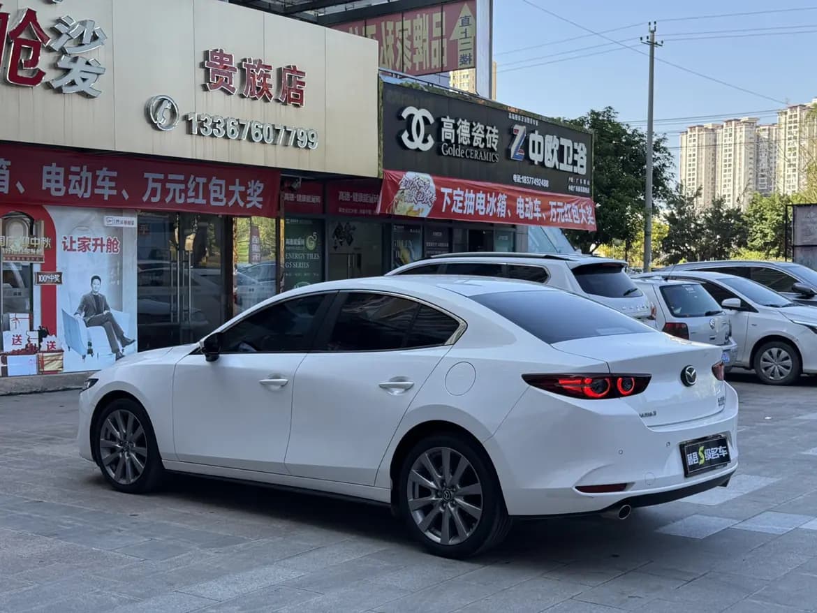 Mazda Axela 2023 г. 33007 км. — фото 4
