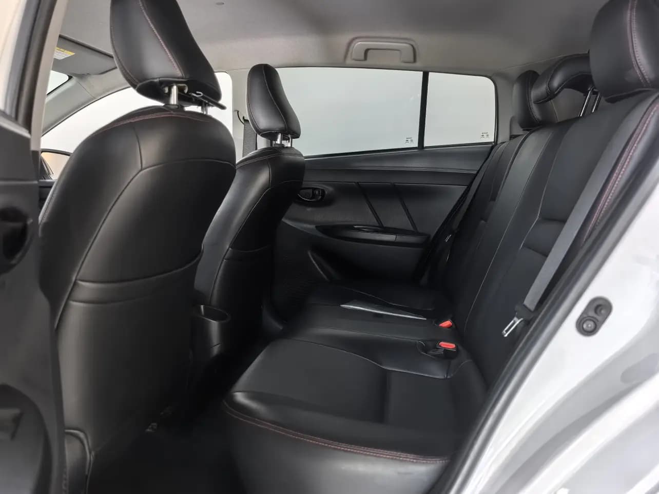 Toyota Yaris L 2021 г. 40148 км. — фото 16