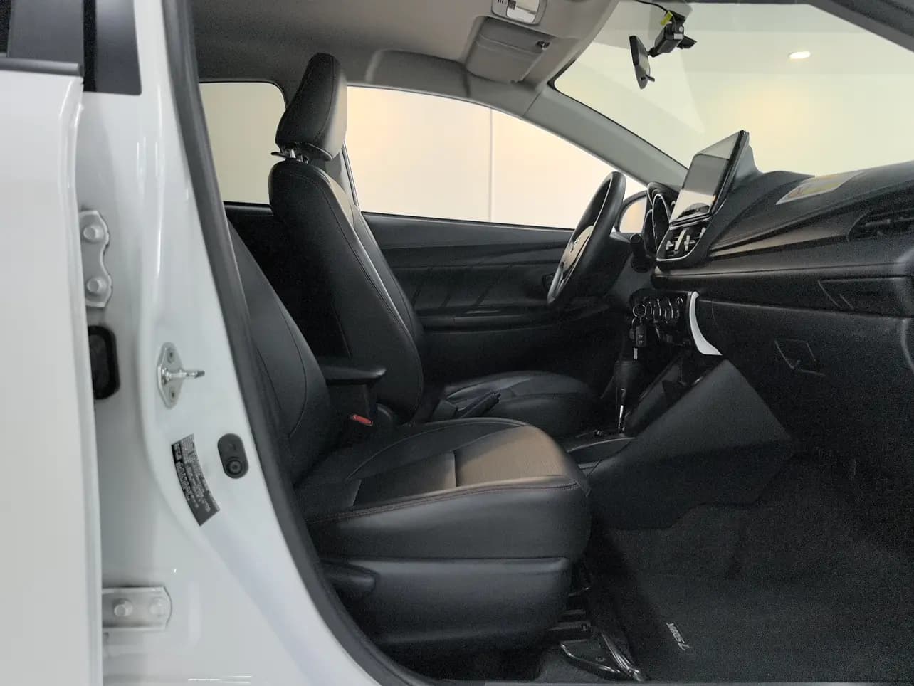 Toyota Yaris L 2021 г. 40148 км. — фото 17