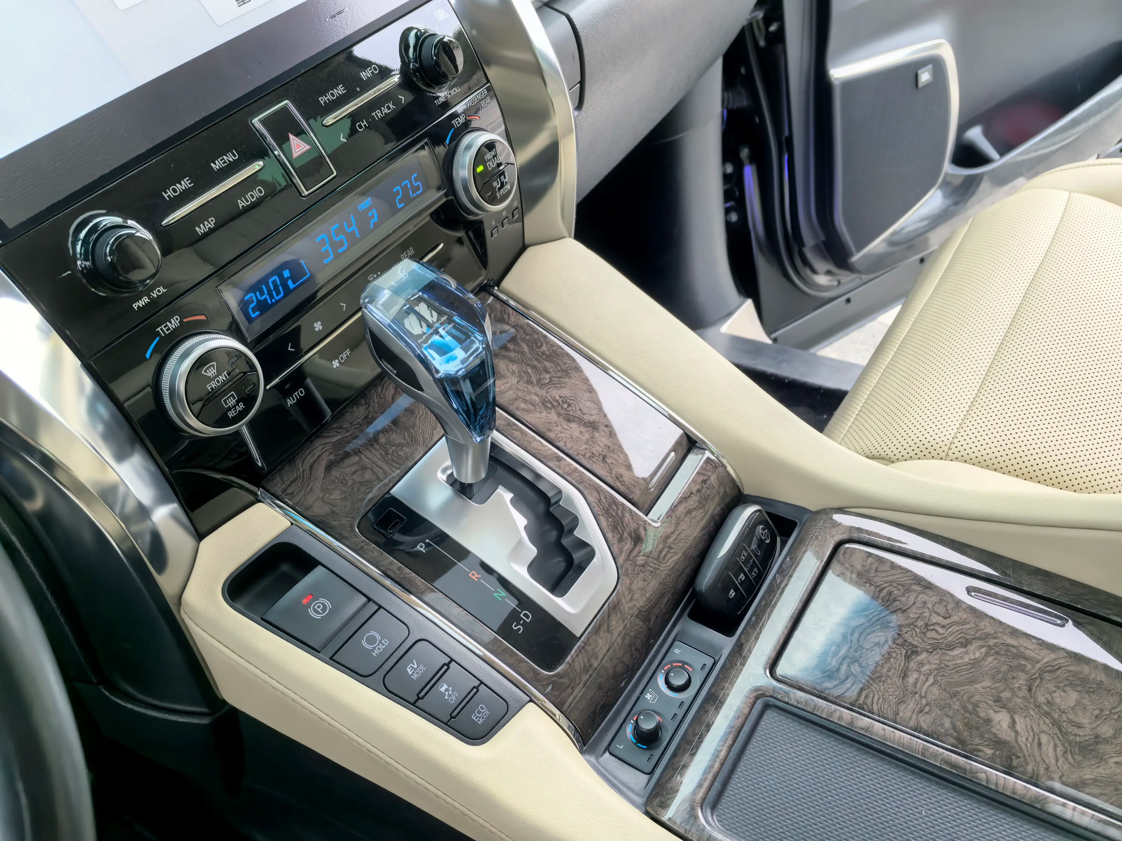 Toyota Alphard 2023 г. 29002 км. — фото 12