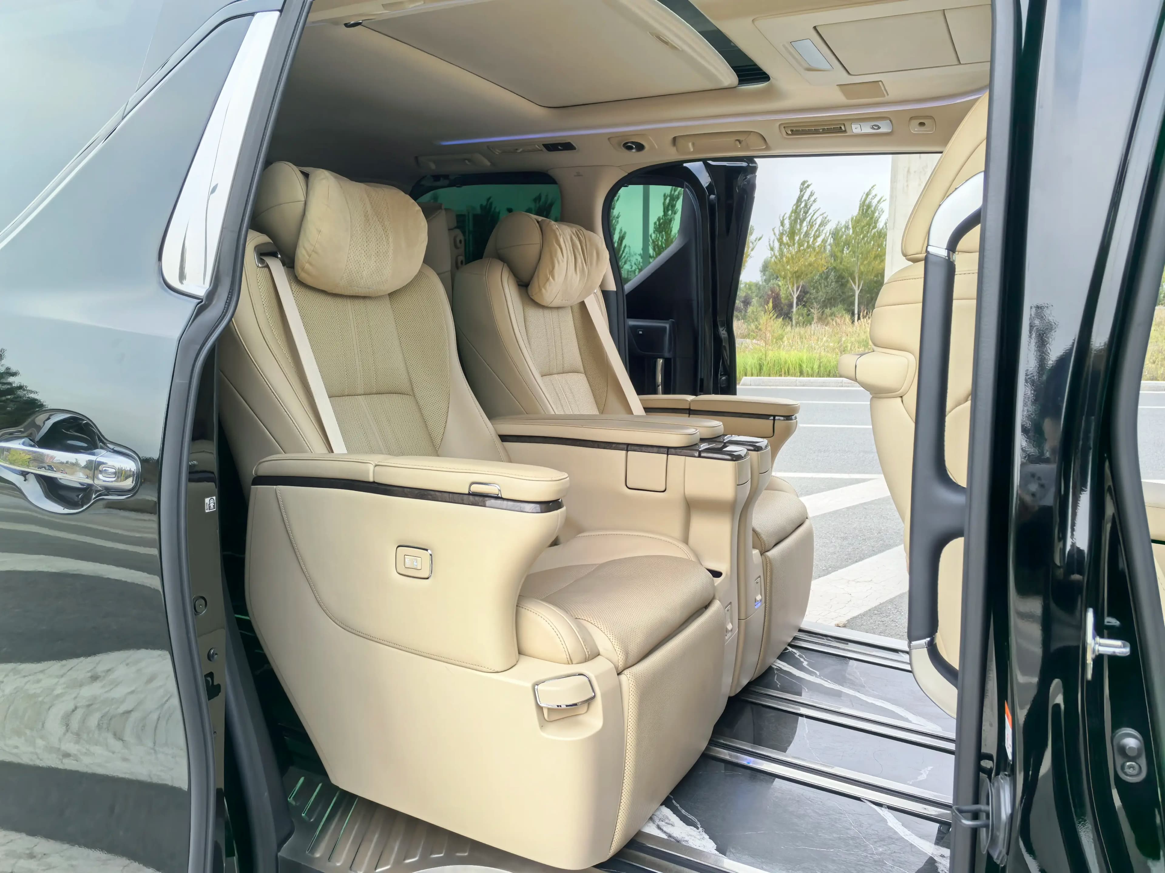 Toyota Alphard 2023 г. 29002 км. — фото 15
