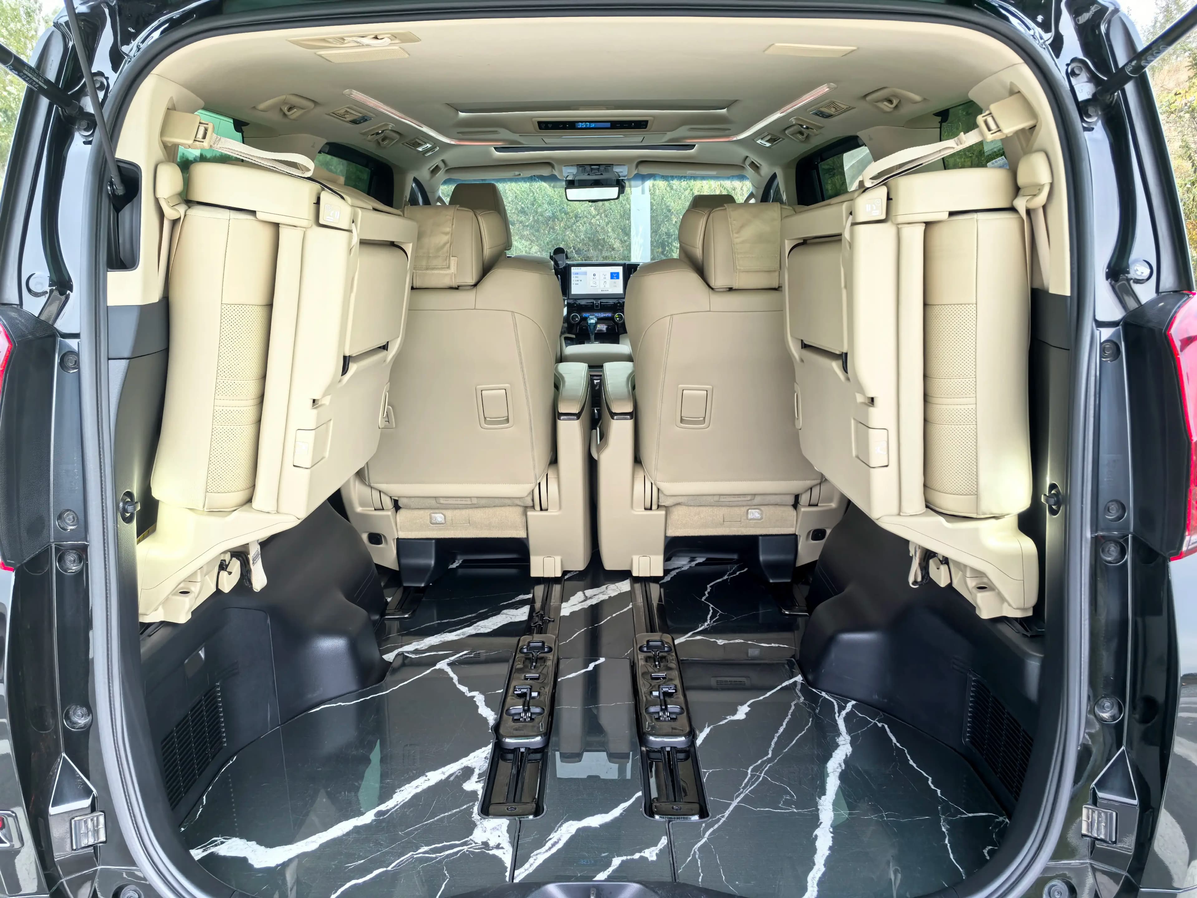 Toyota Alphard 2023 г. 29002 км. — фото 17