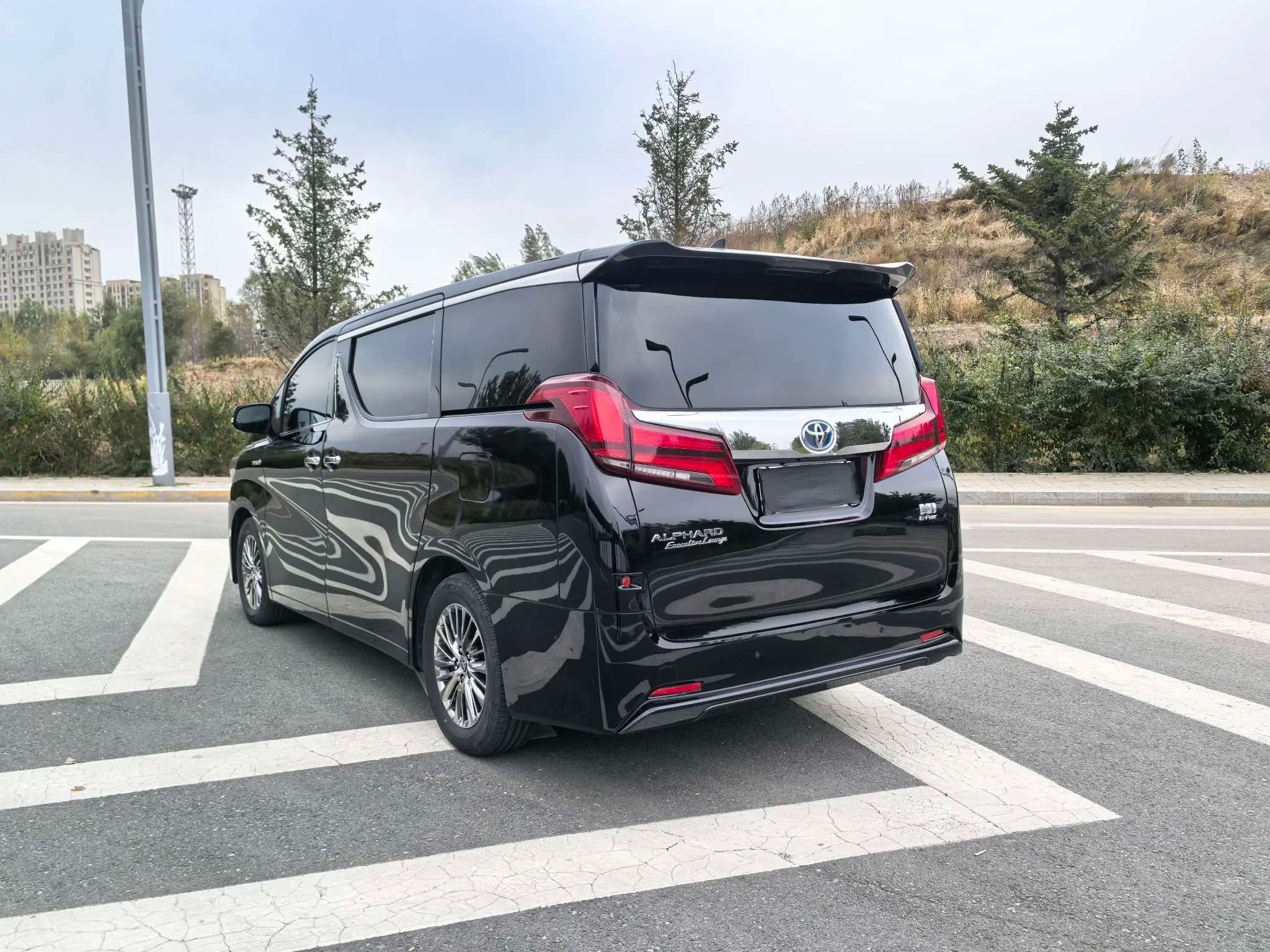 Toyota Alphard 2023 г. 29002 км. — фото 4