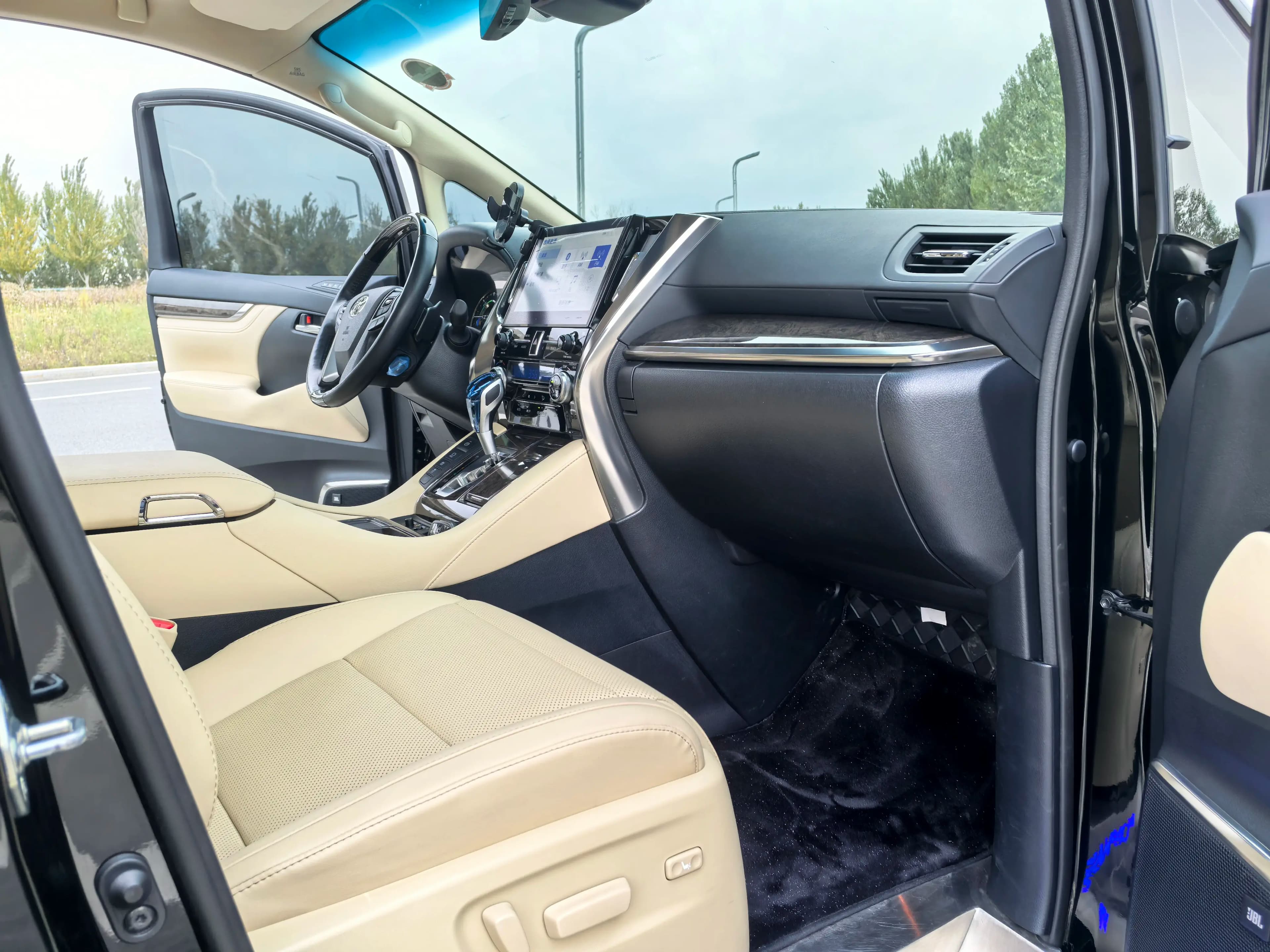 Toyota Alphard 2023 г. 29002 км. — фото 8