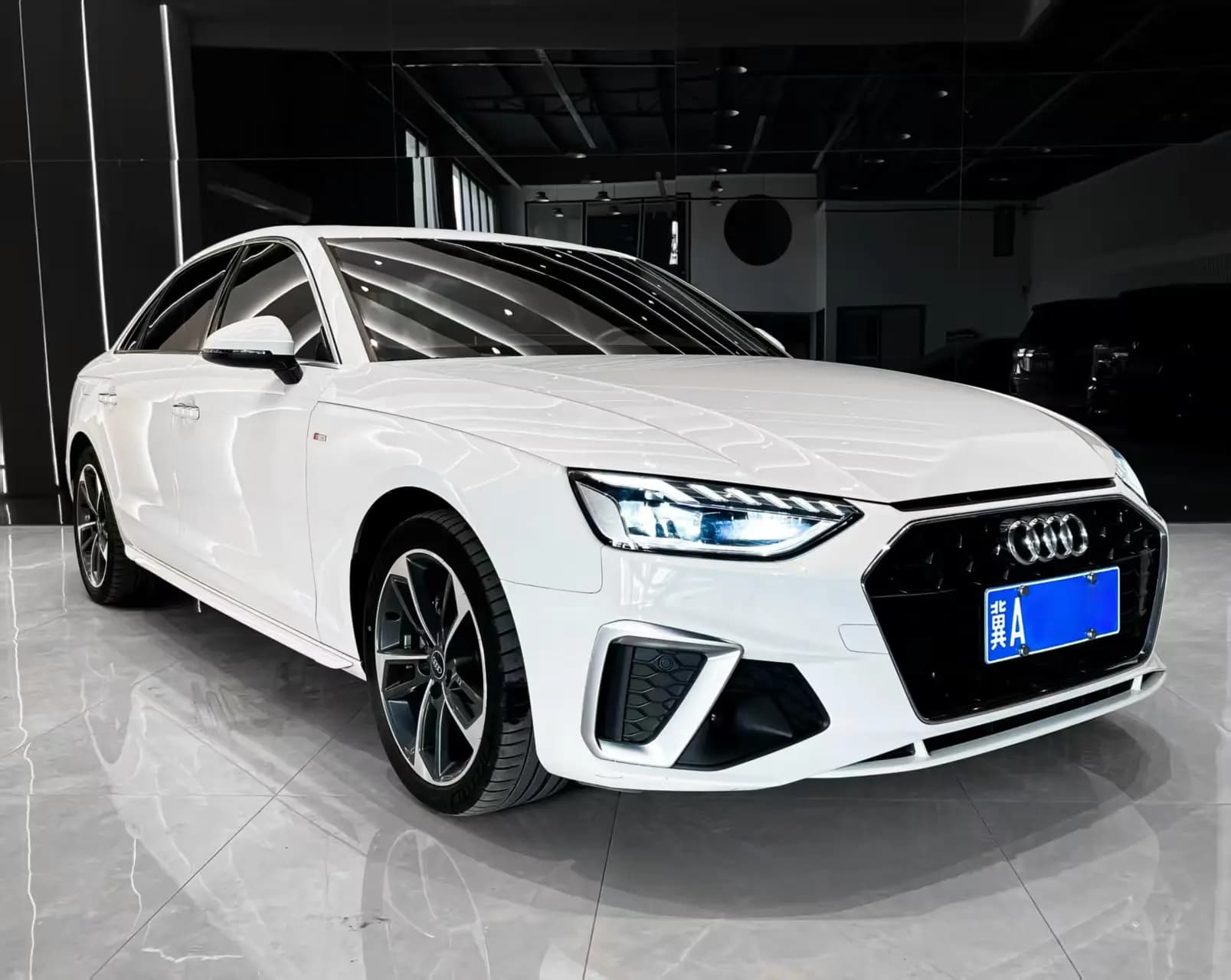 Audi A4L 2023 г. 30080 км. — фото 3
