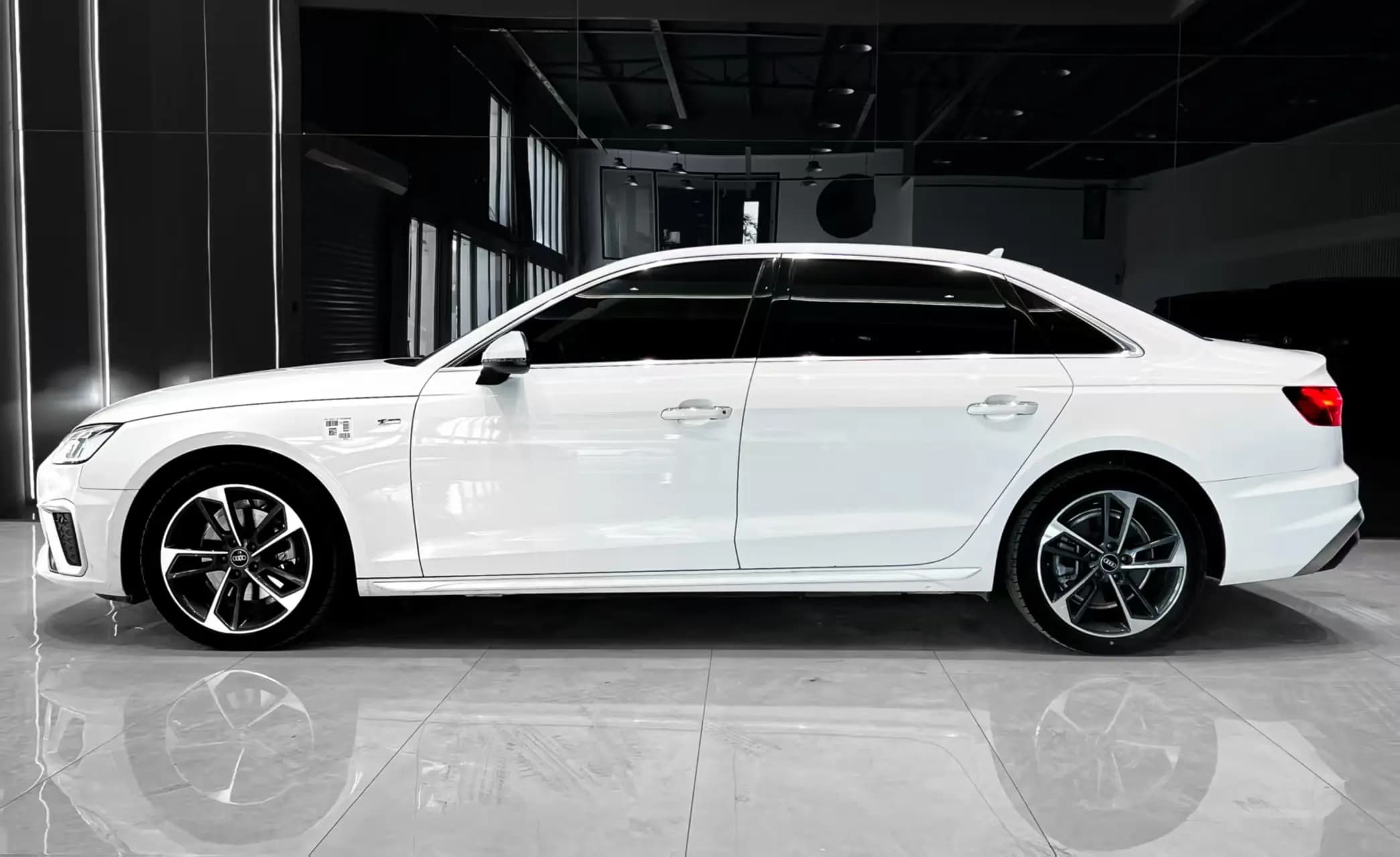 Audi A4L 2023 г. 30080 км. — фото 4