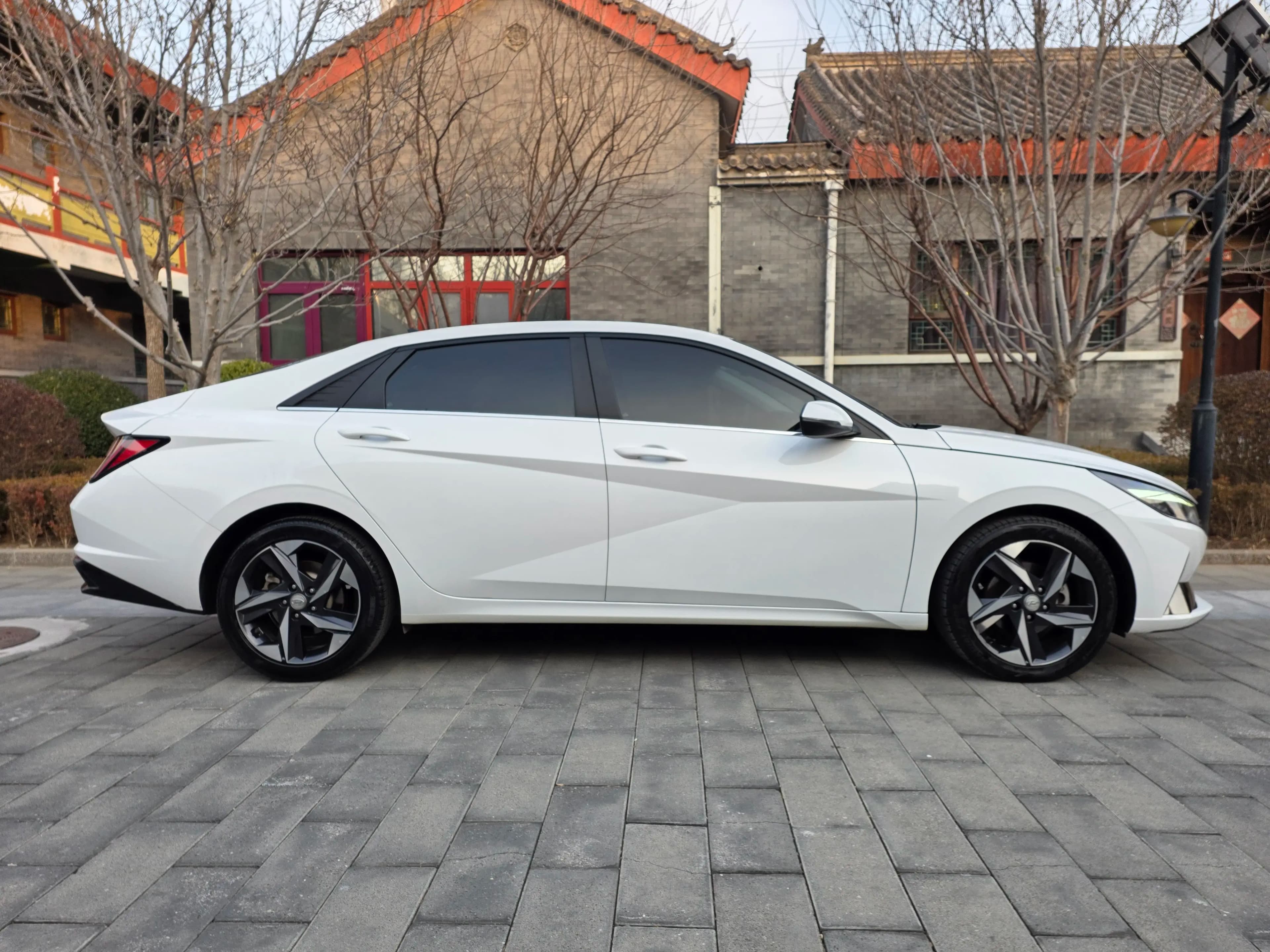Hyundai Elantra 2023 г. 32027 км. — фото 8