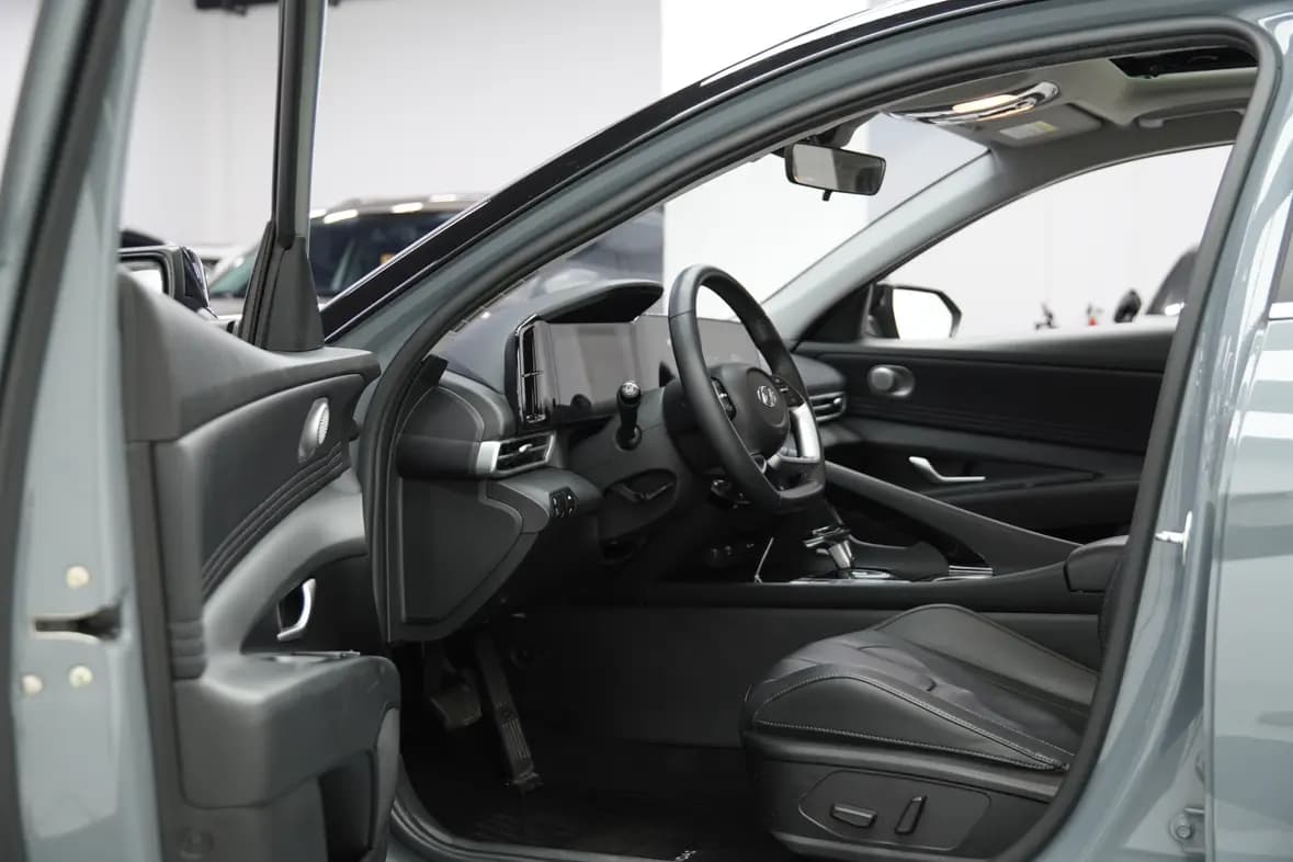 Hyundai Elantra 2022 г. 45025 км. — фото 18