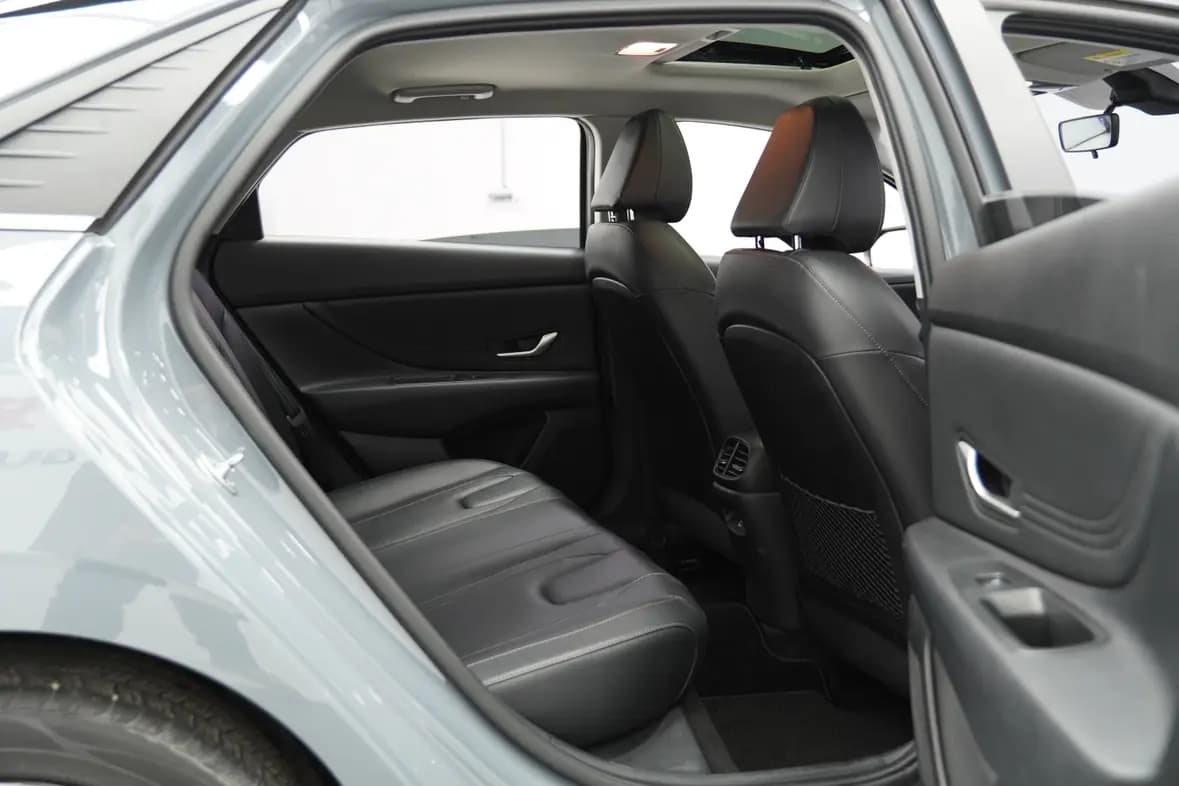 Hyundai Elantra 2022 г. 45025 км. — фото 23