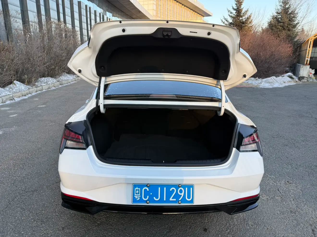 Hyundai Elantra 2022 г. 42024 км. — фото 20