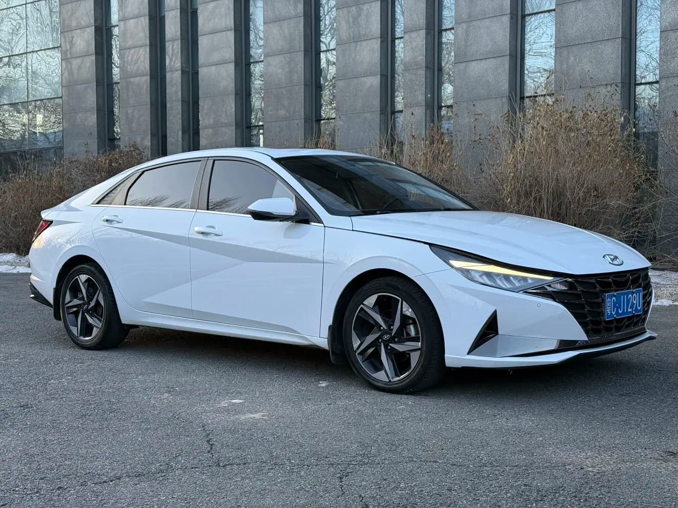 Hyundai Elantra 2022 г. 42024 км. — фото 3