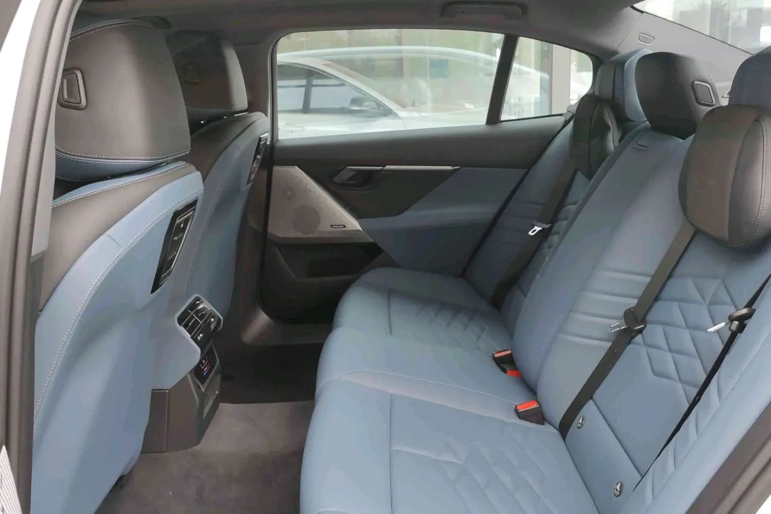 BMW i5 2024 г. 12066 км. — фото 14