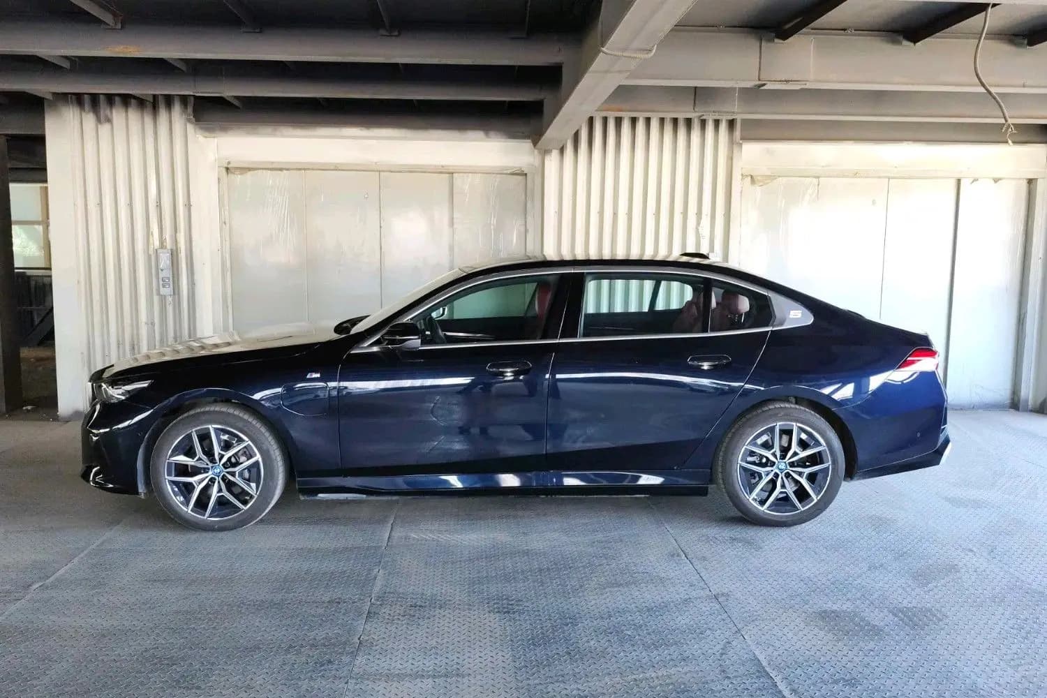 BMW i5 2024 г. 29867 км. — фото 3