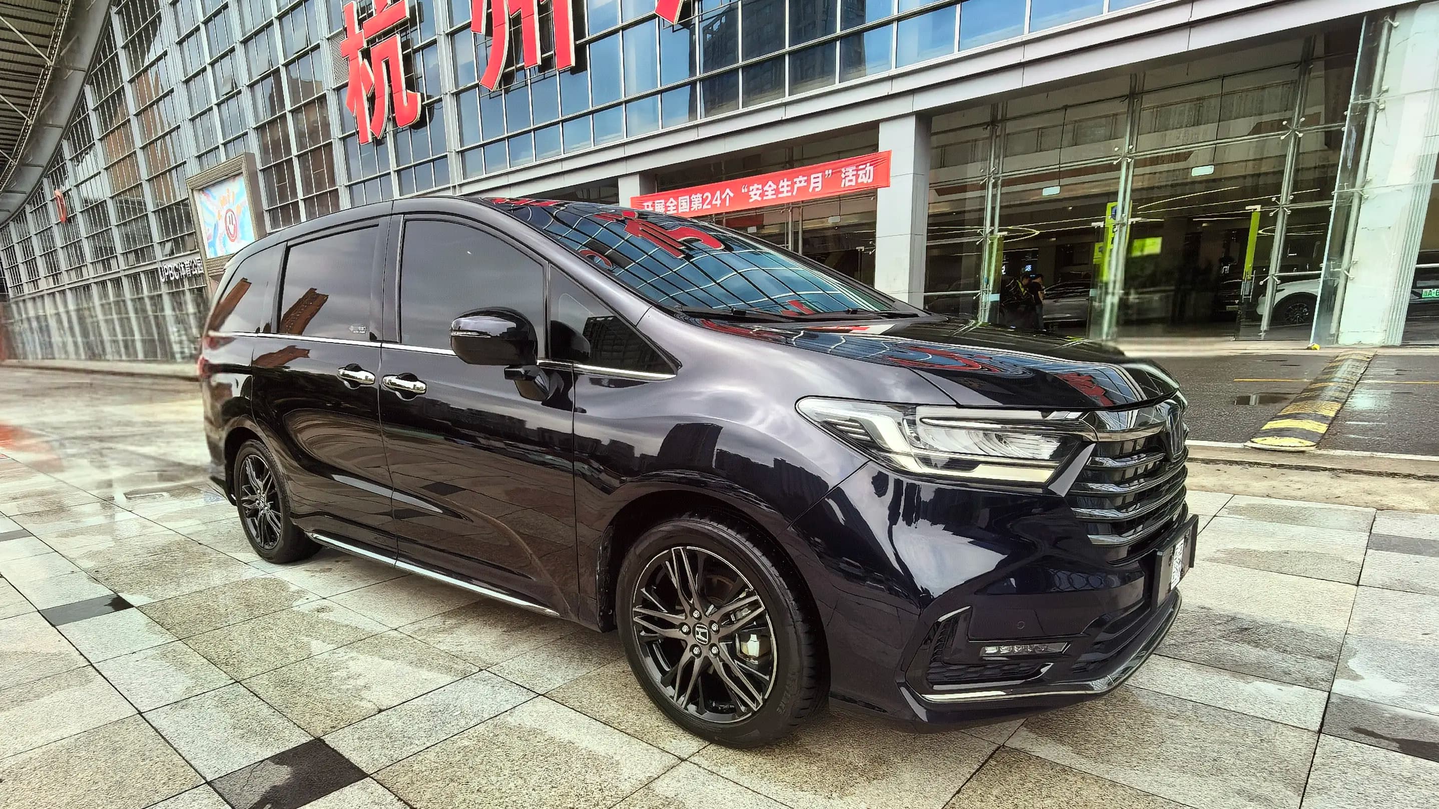 Honda Odyssey 2.0hyb CVT (215 л.с.) 2023 г. 55001 км — фото 3
