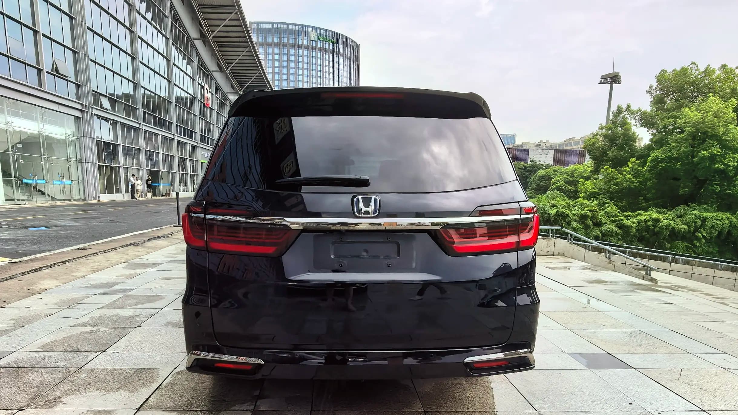Honda Odyssey 2.0hyb CVT (215 л.с.) 2023 г. 55001 км — фото 5