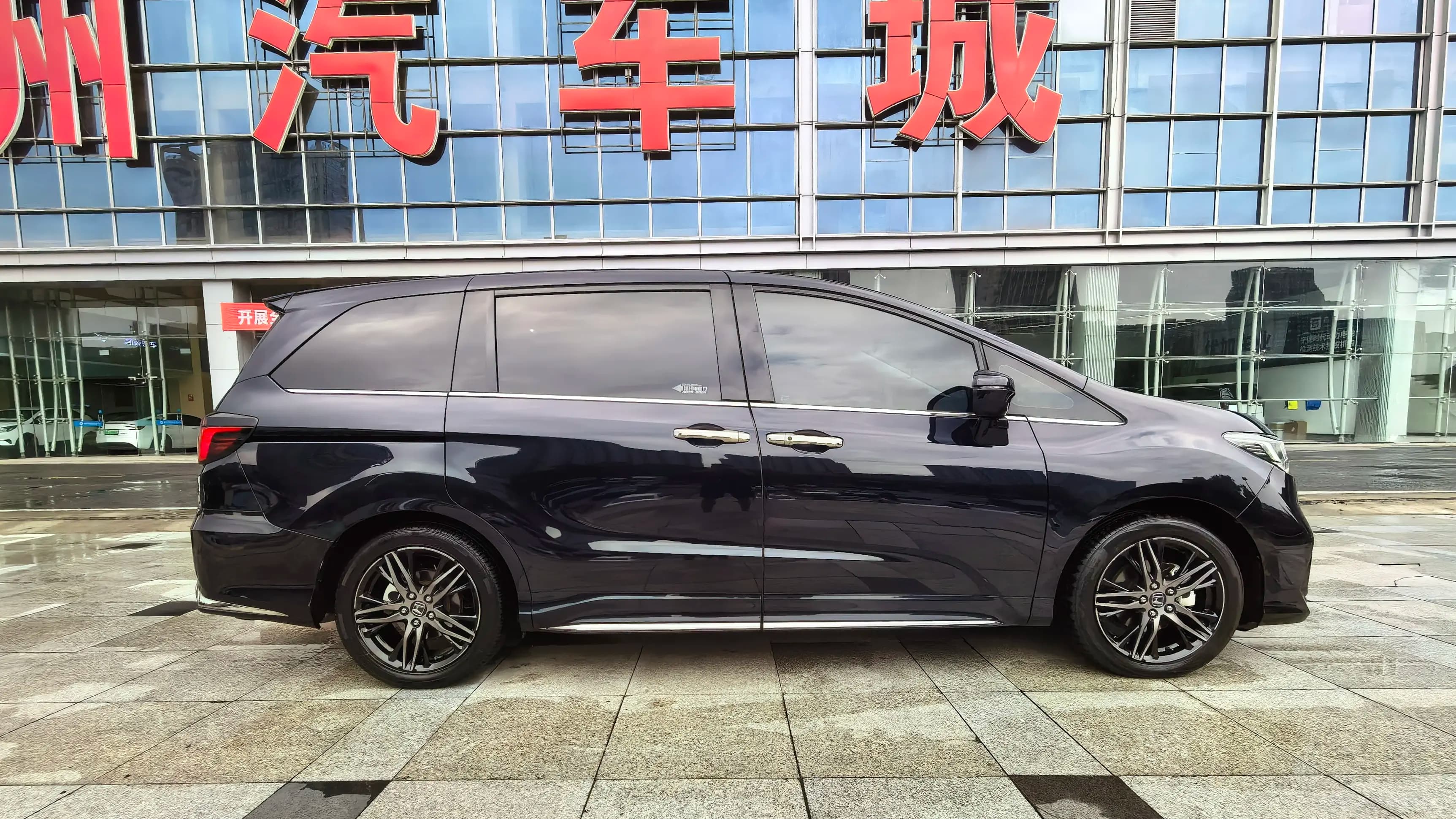 Honda Odyssey 2.0hyb CVT (215 л.с.) 2023 г. 55001 км — фото 7
