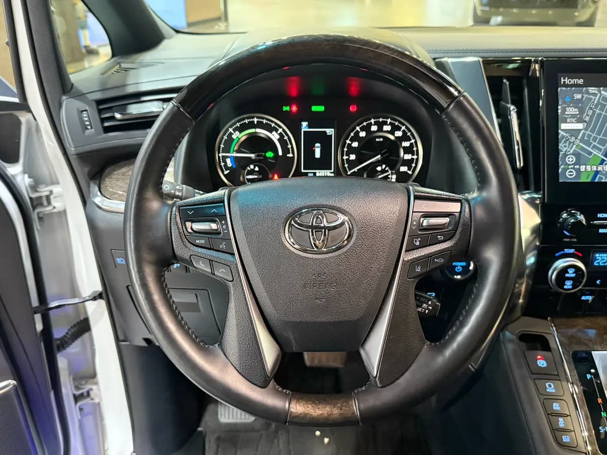 Toyota Crown Wellfire 2022 г. 64068 км. — фото 17