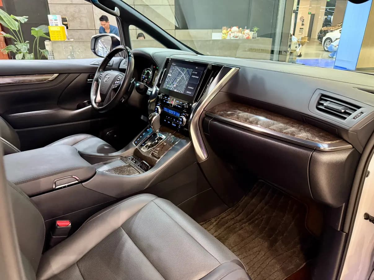 Toyota Crown Wellfire 2022 г. 64068 км. — фото 21