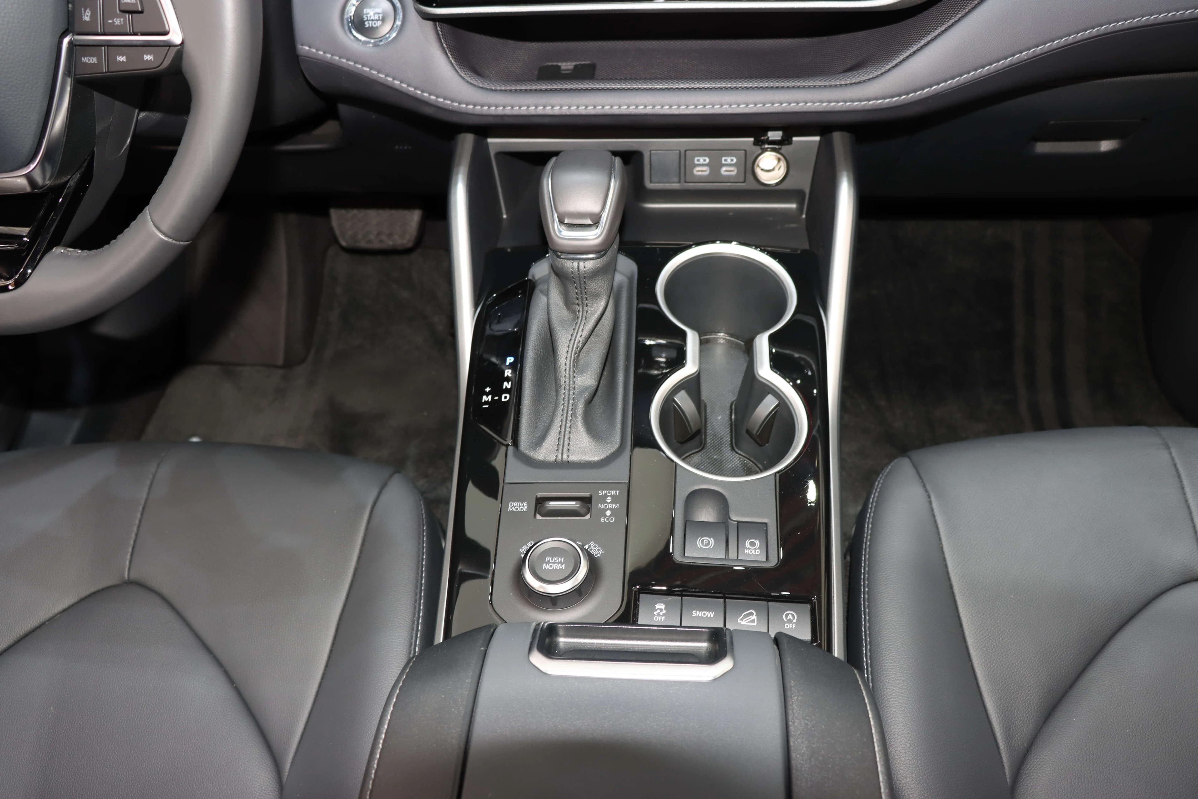 Toyota Highlander 2024 г. 12019 км. — фото 14