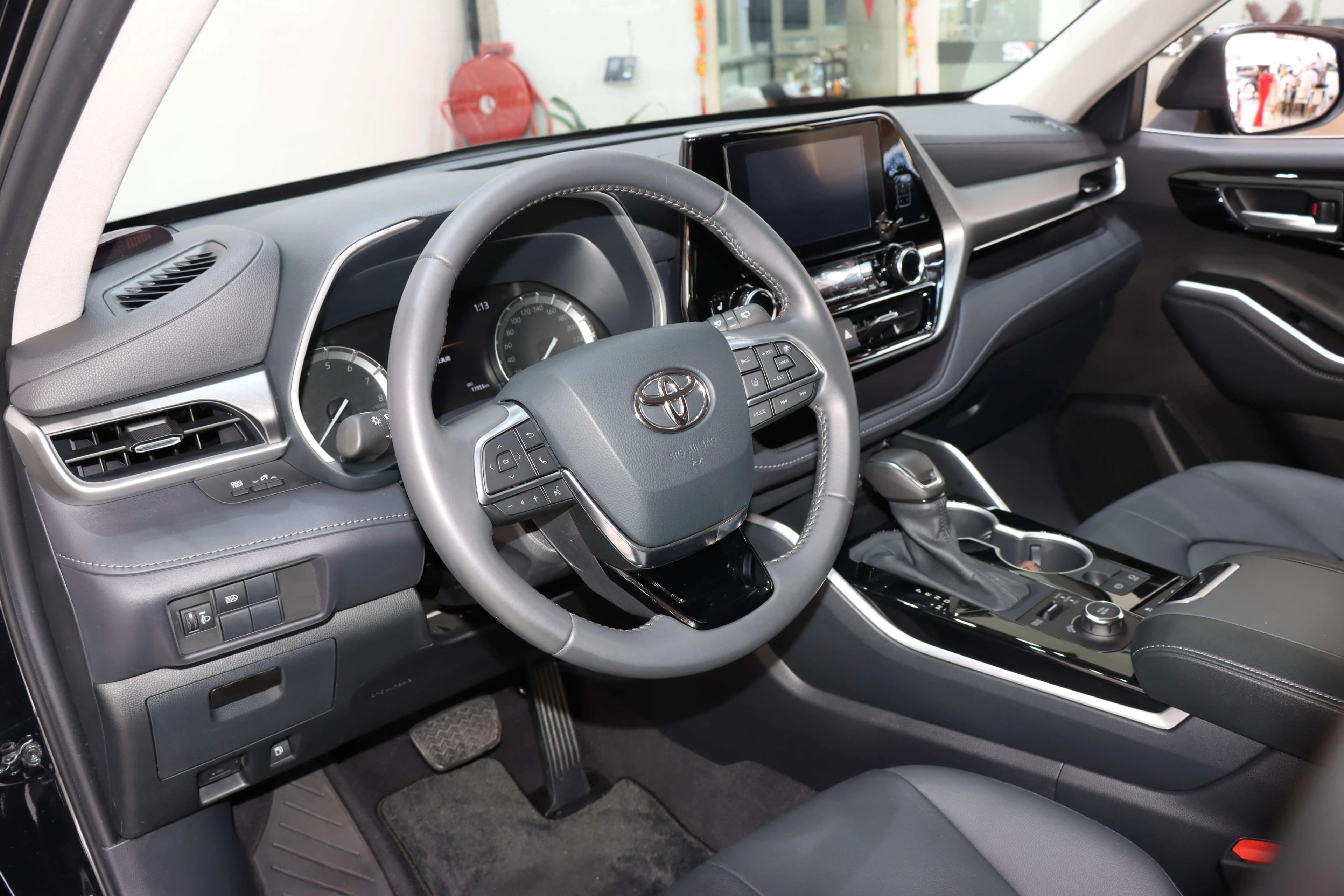 Toyota Highlander 2024 г. 12019 км. — фото 15