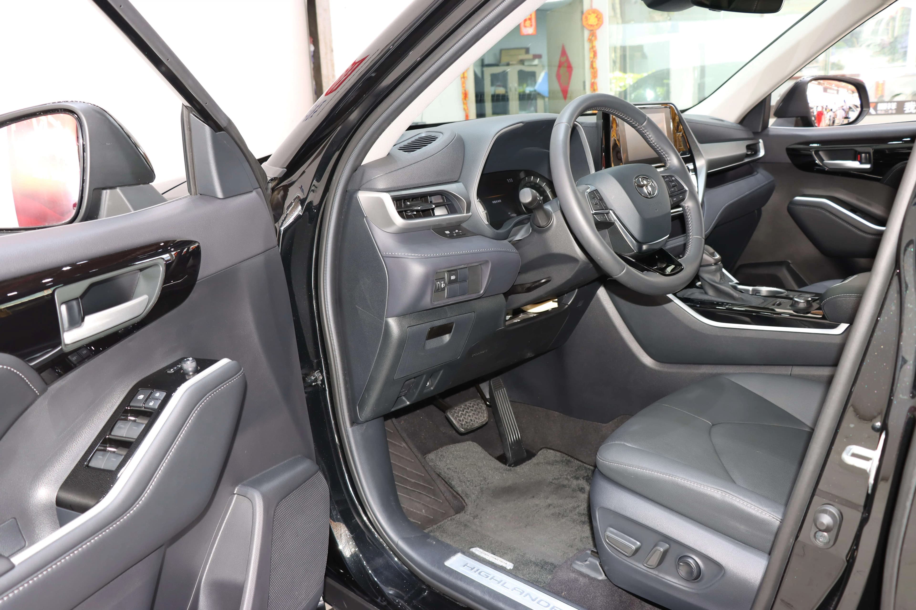 Toyota Highlander 2024 г. 12019 км. — фото 16