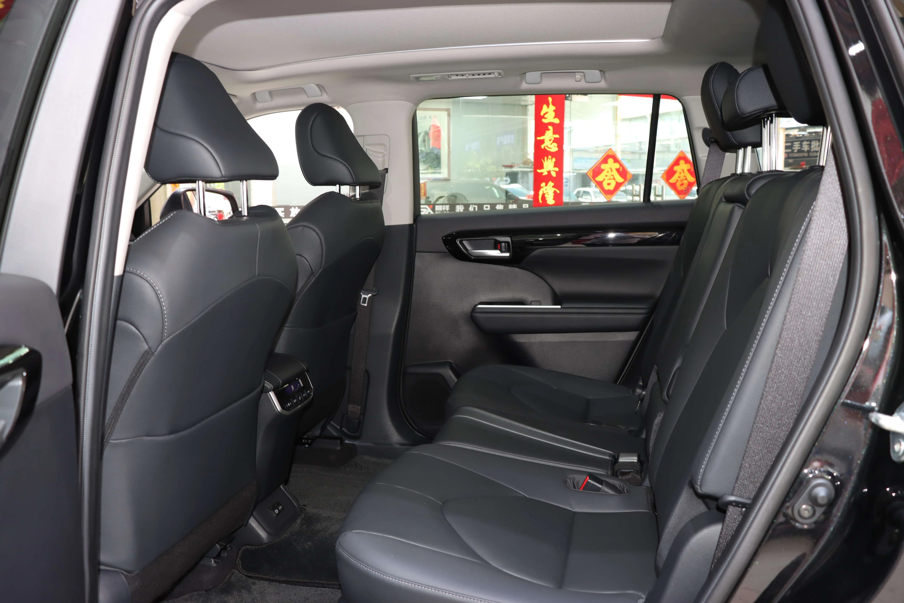 Toyota Highlander 2024 г. 12019 км. — фото 17