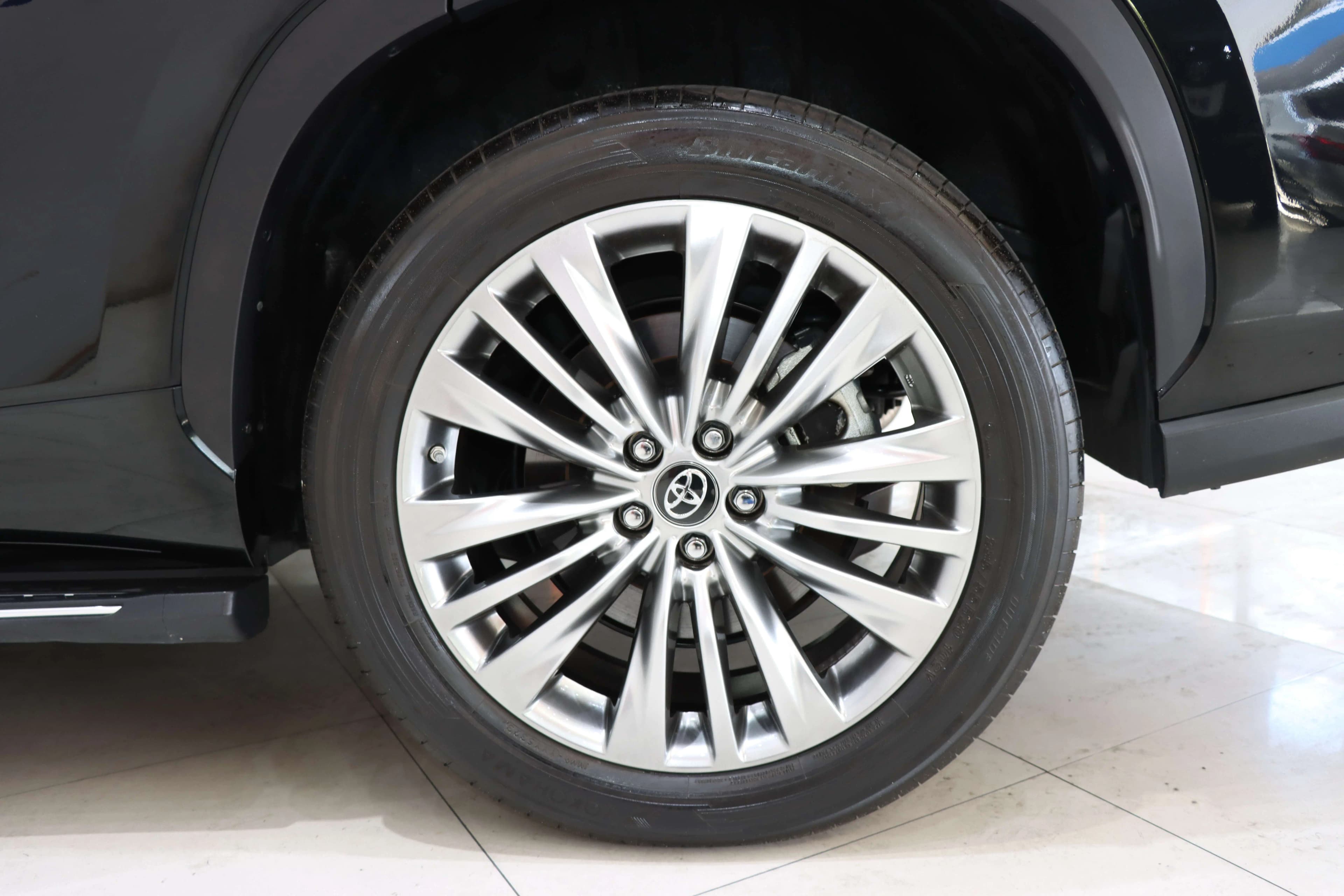 Toyota Highlander 2024 г. 12019 км. — фото 7