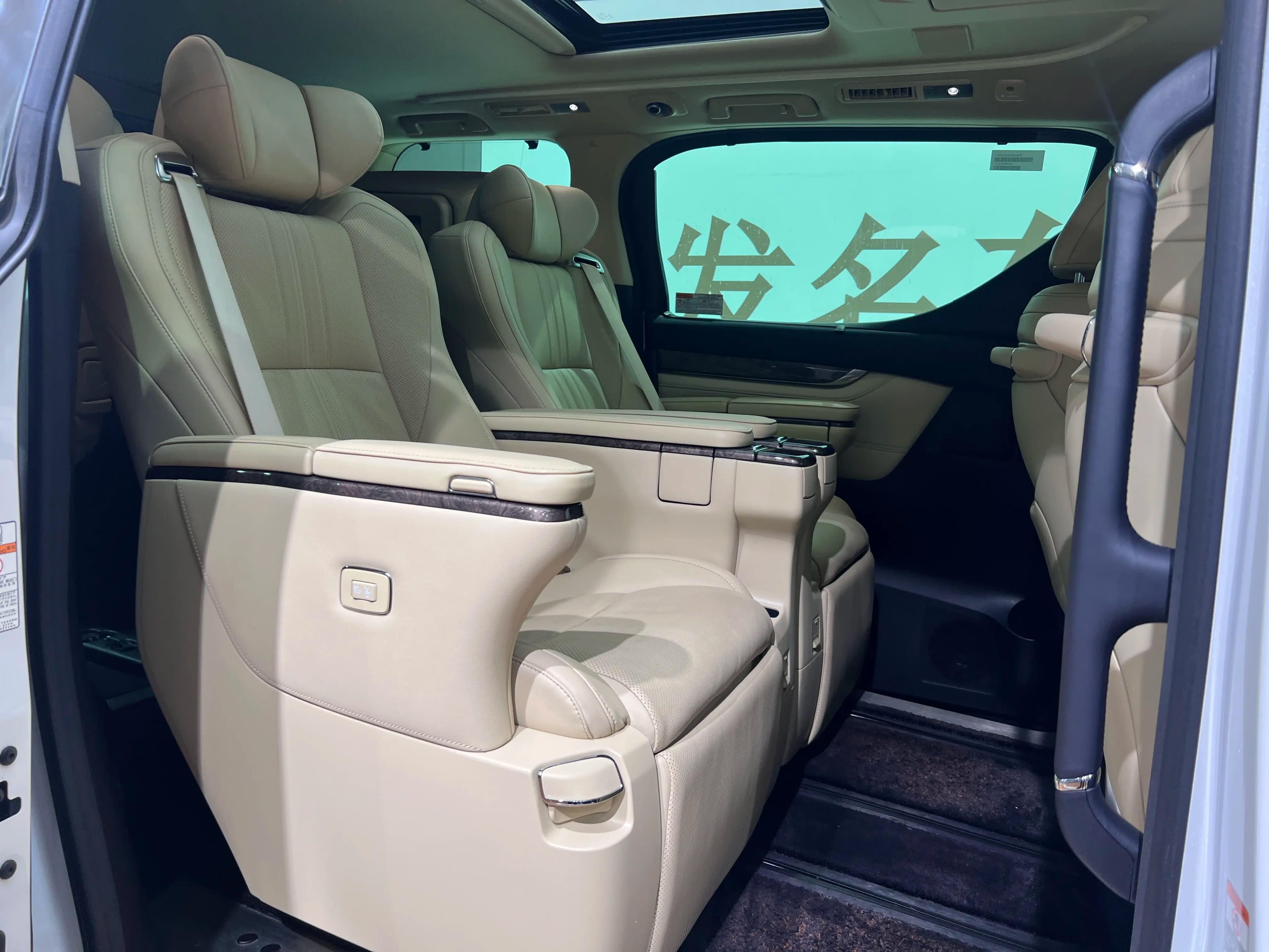 Toyota Crown Wellfire 2022 г. 53069 км. — фото 36
