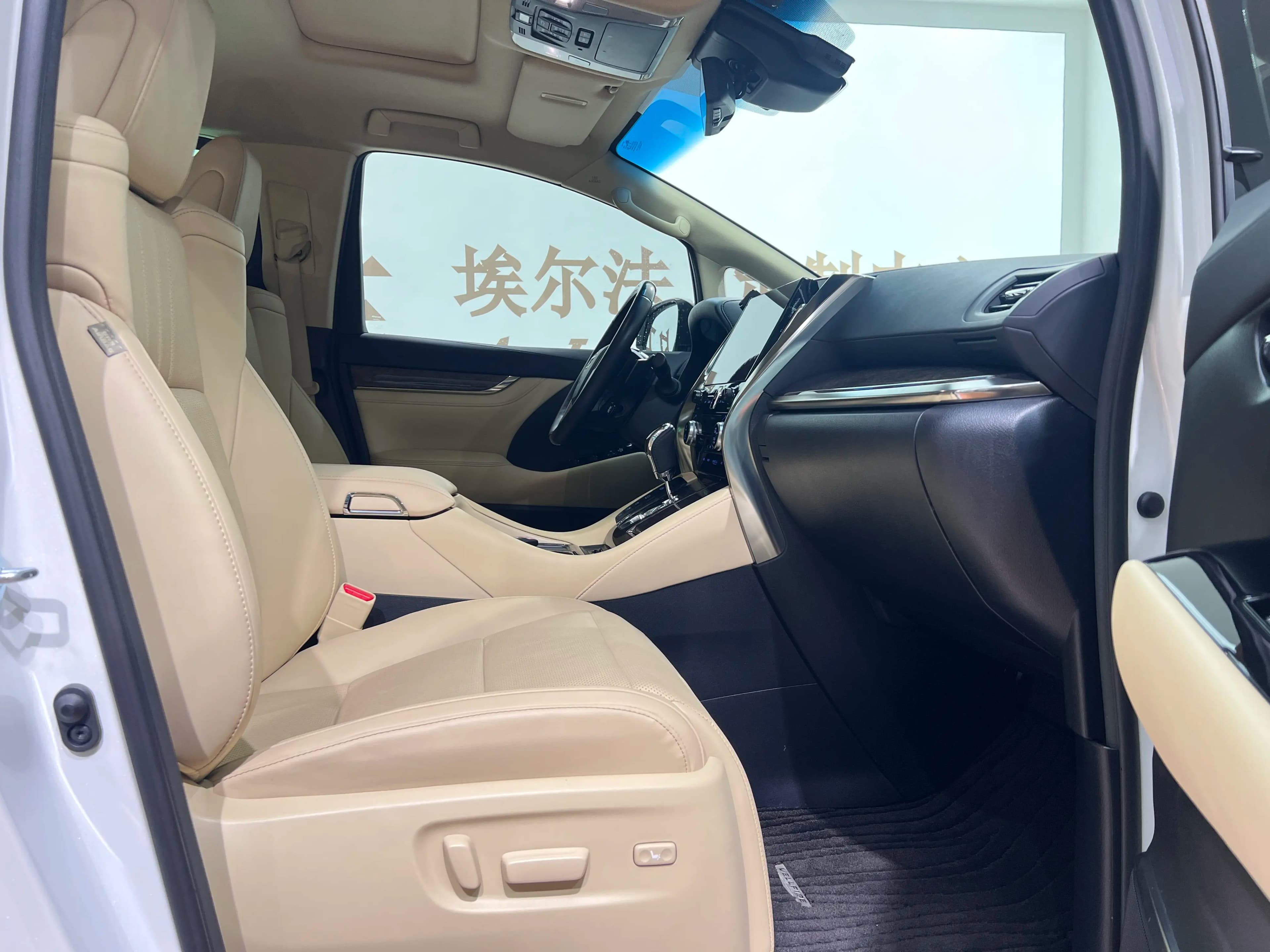 Toyota Crown Wellfire 2022 г. 53069 км. — фото 7