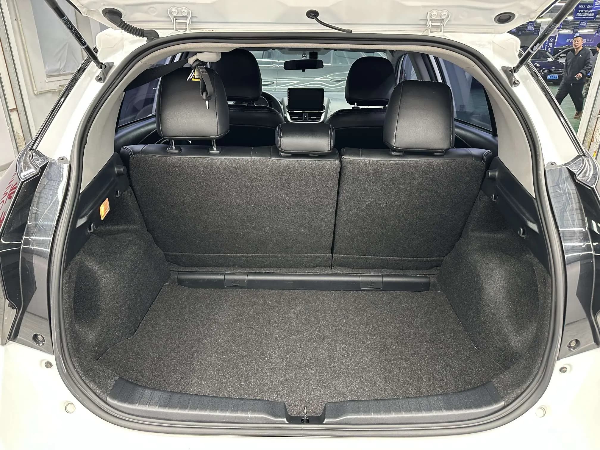 Toyota Yaris L 2021 г. 33000 км. — фото 14