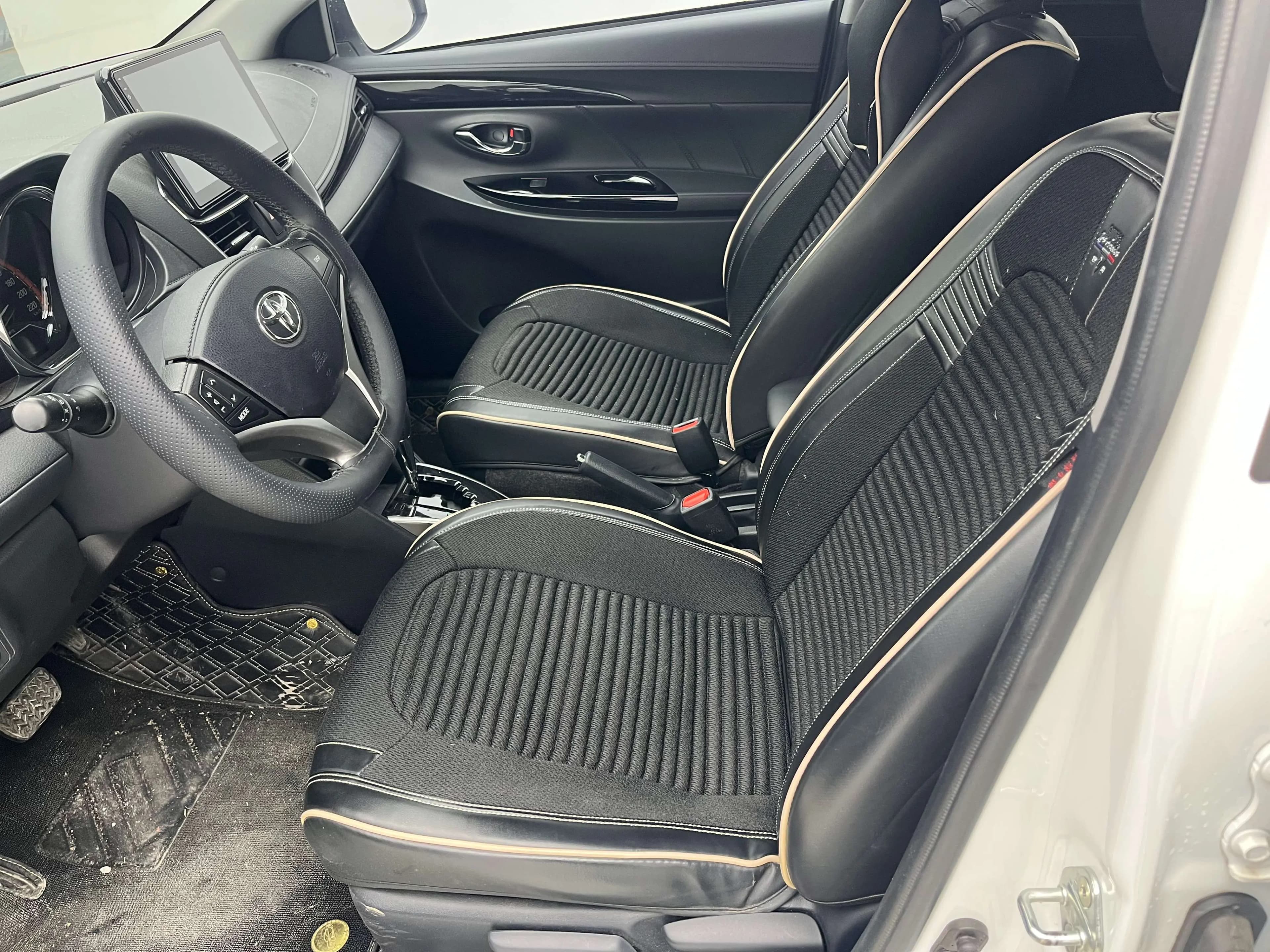 Toyota Yaris L 2022 г. 32001 км. — фото 10