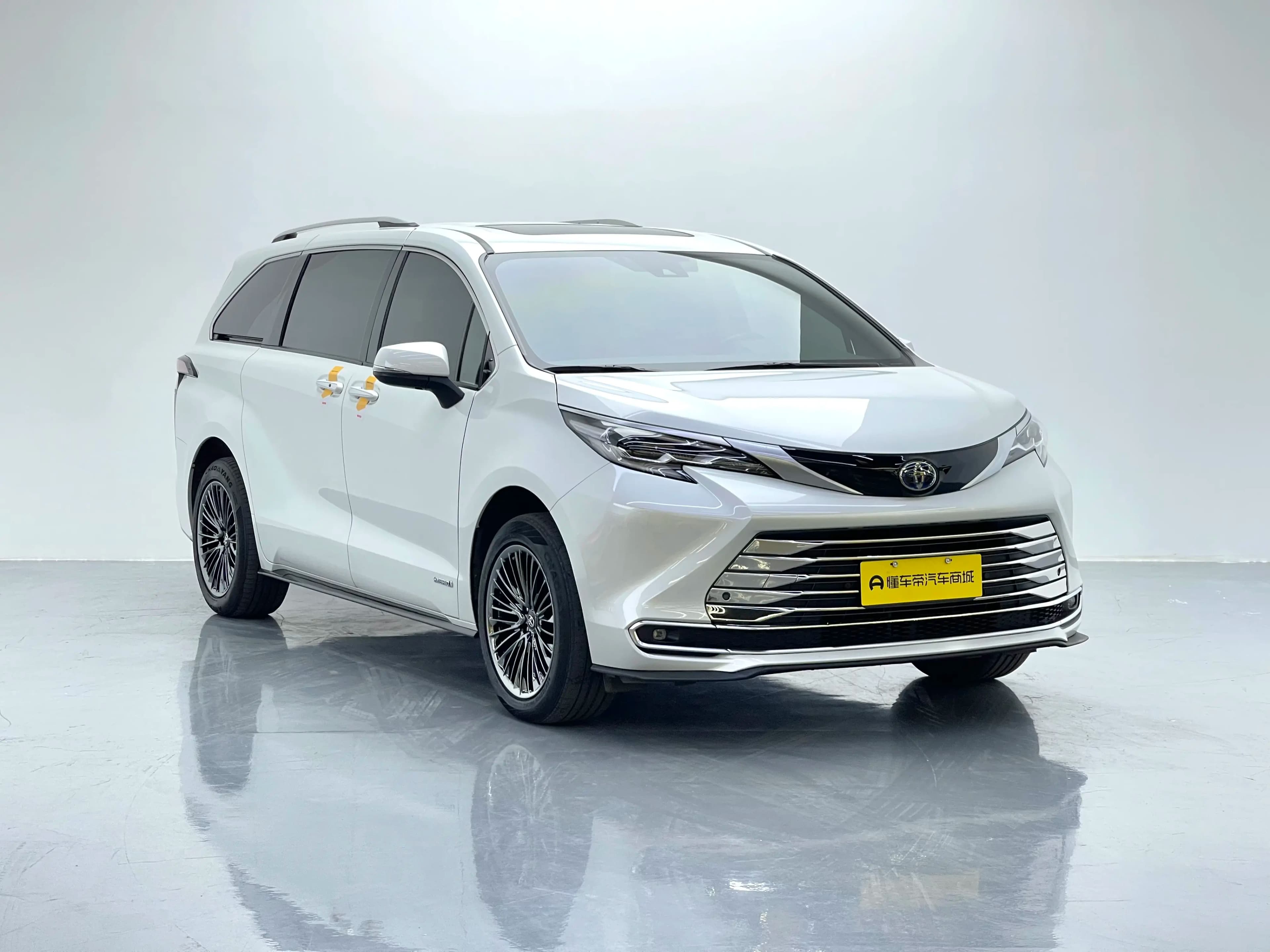 Toyota Sienna 2022 г. 75619 км. — фото 3
