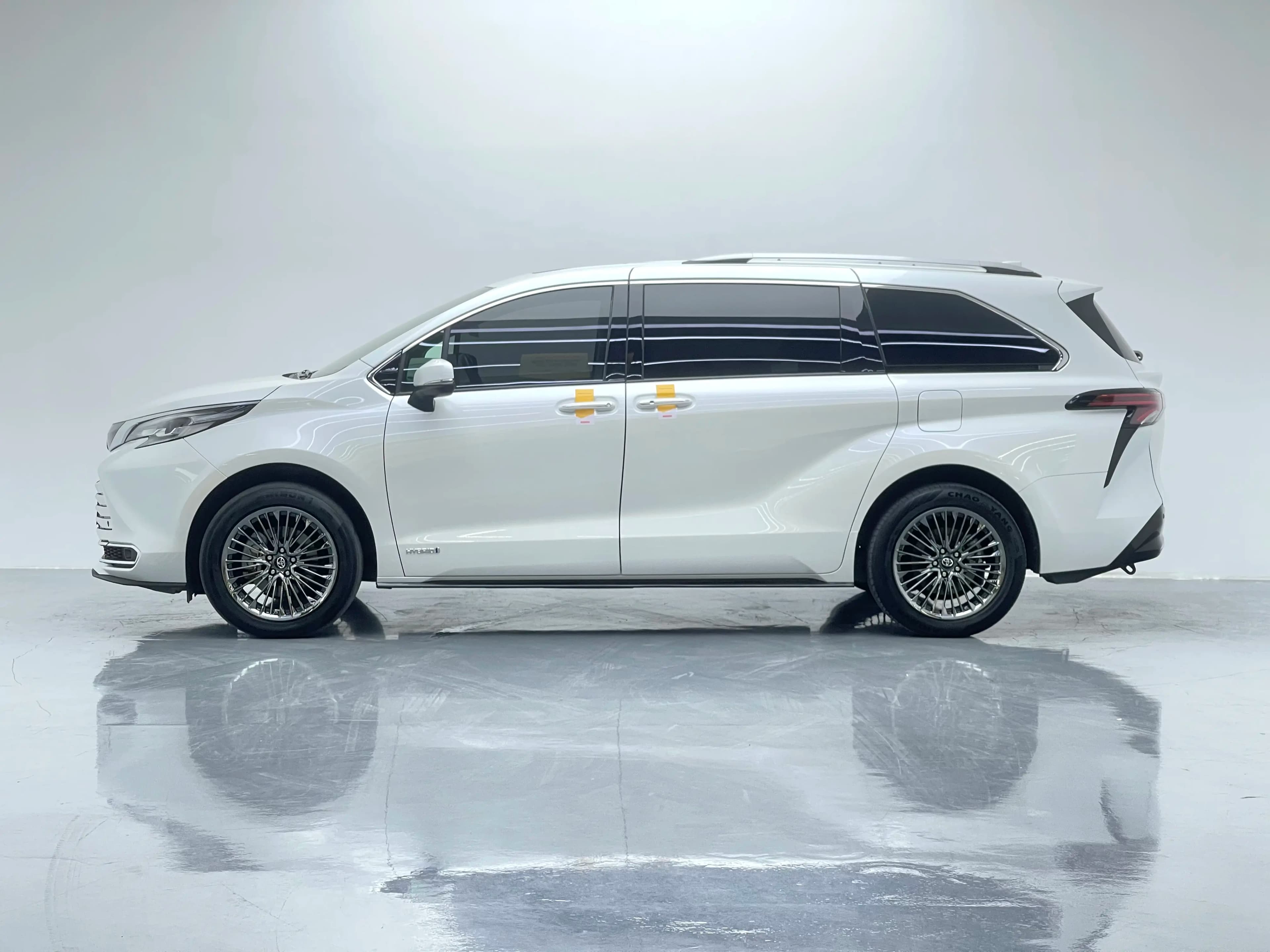 Toyota Sienna 2022 г. 75619 км. — фото 4