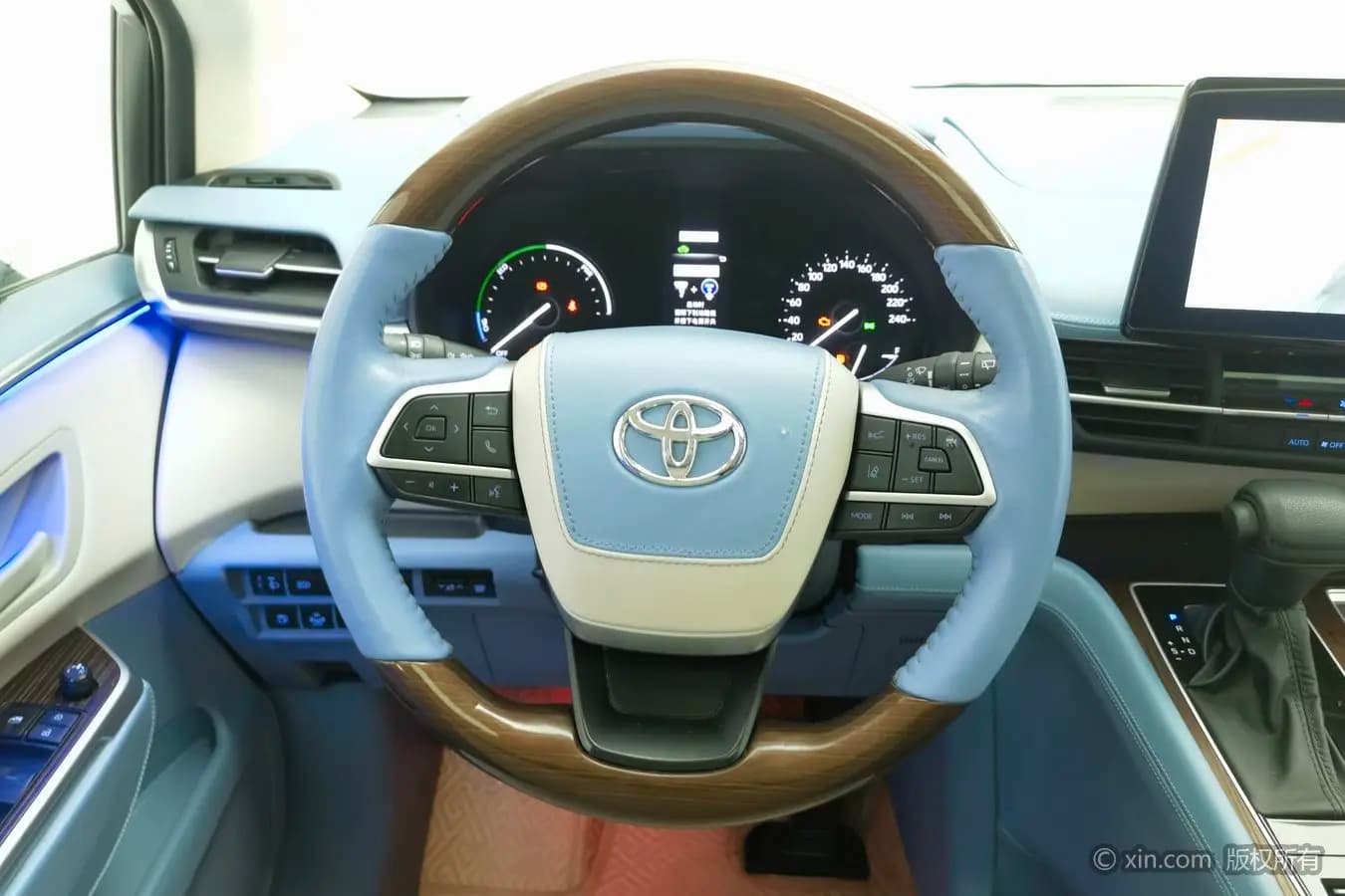 Toyota Sienna 2022 г. 83718 км. — фото 14