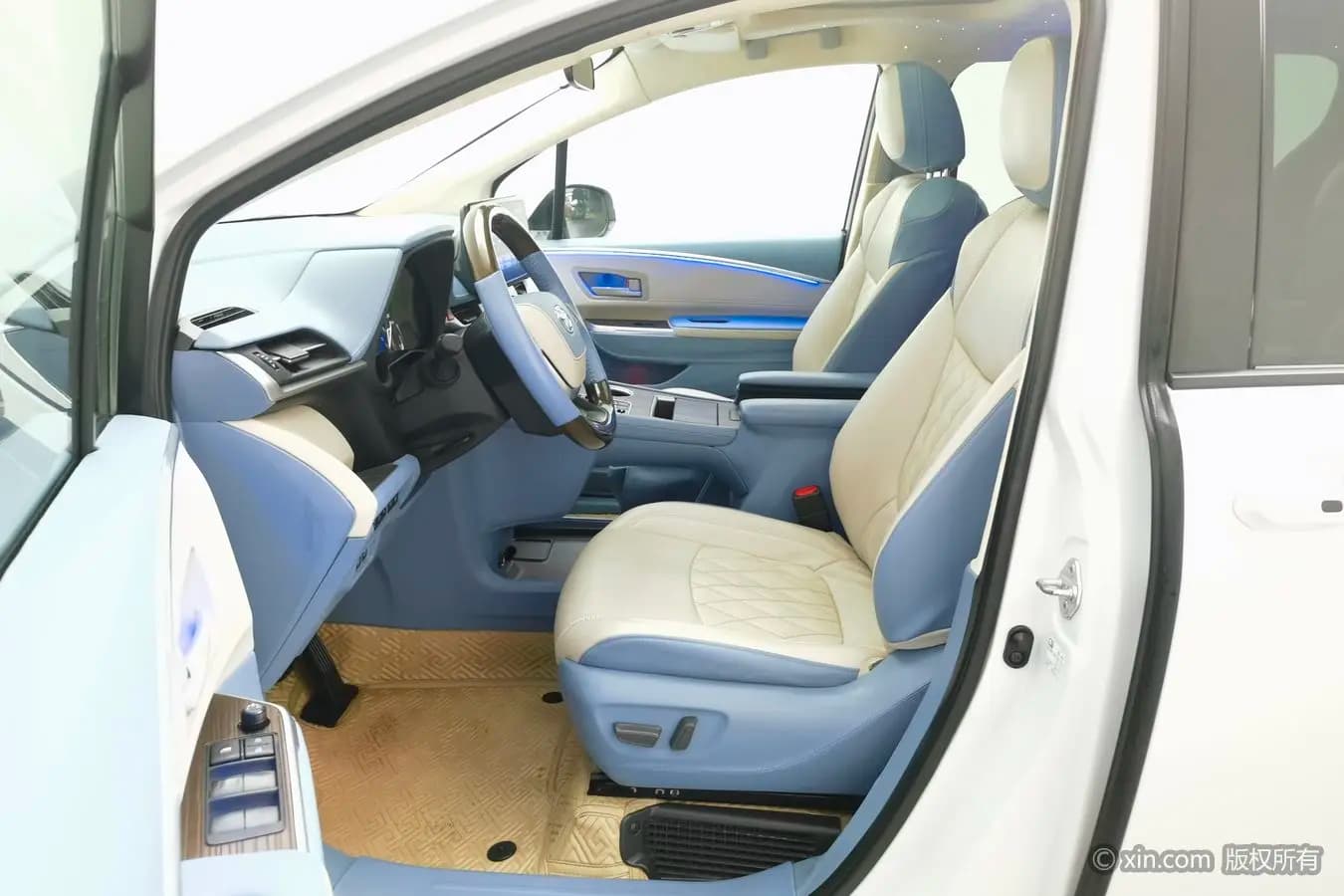 Toyota Sienna 2022 г. 83718 км. — фото 17