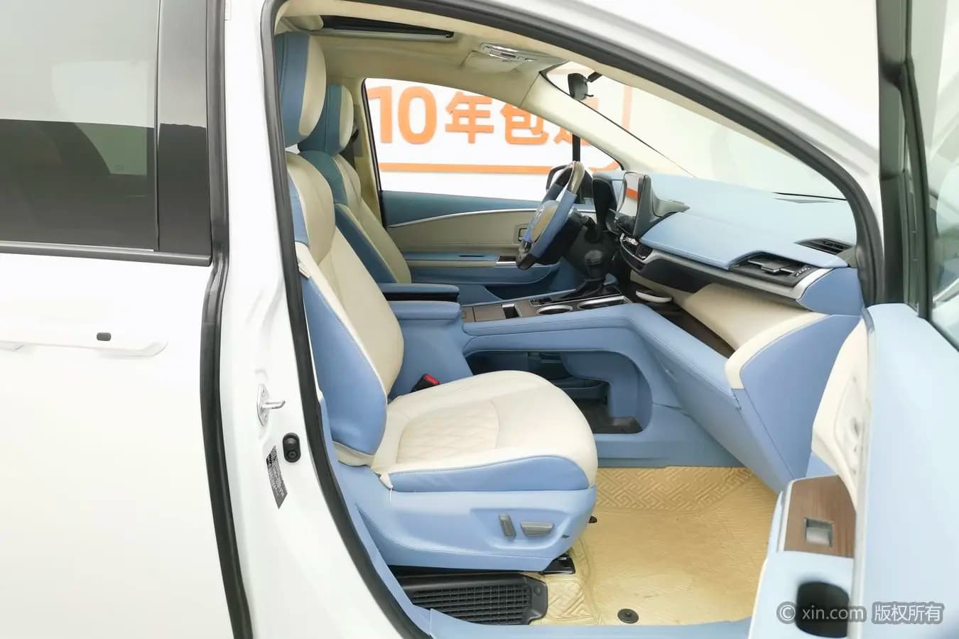 Toyota Sienna 2022 г. 83718 км. — фото 19