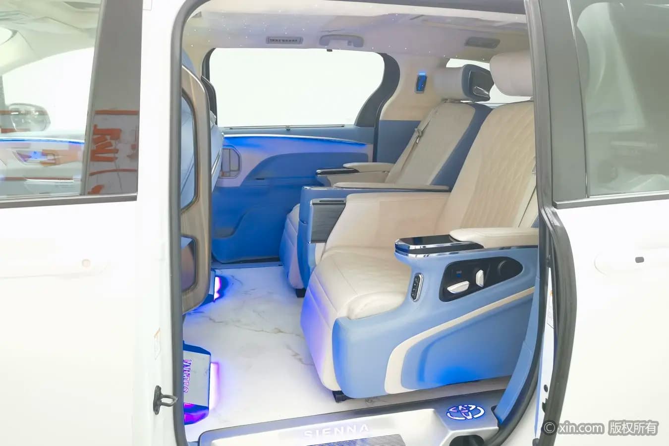 Toyota Sienna 2022 г. 83718 км. — фото 20