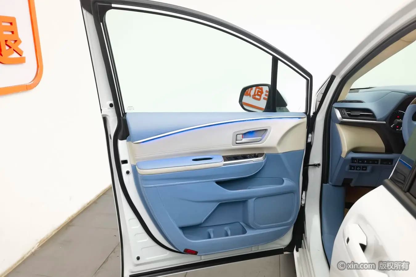 Toyota Sienna 2022 г. 83718 км. — фото 22