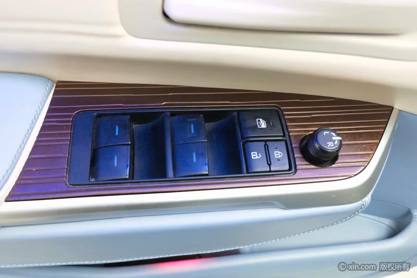 Toyota Sienna 2022 г. 83718 км. — фото 23