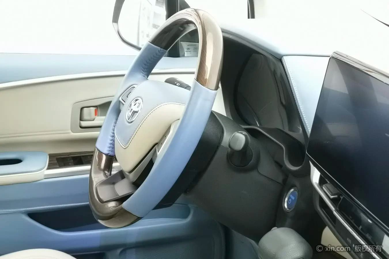 Toyota Sienna 2022 г. 83718 км. — фото 9
