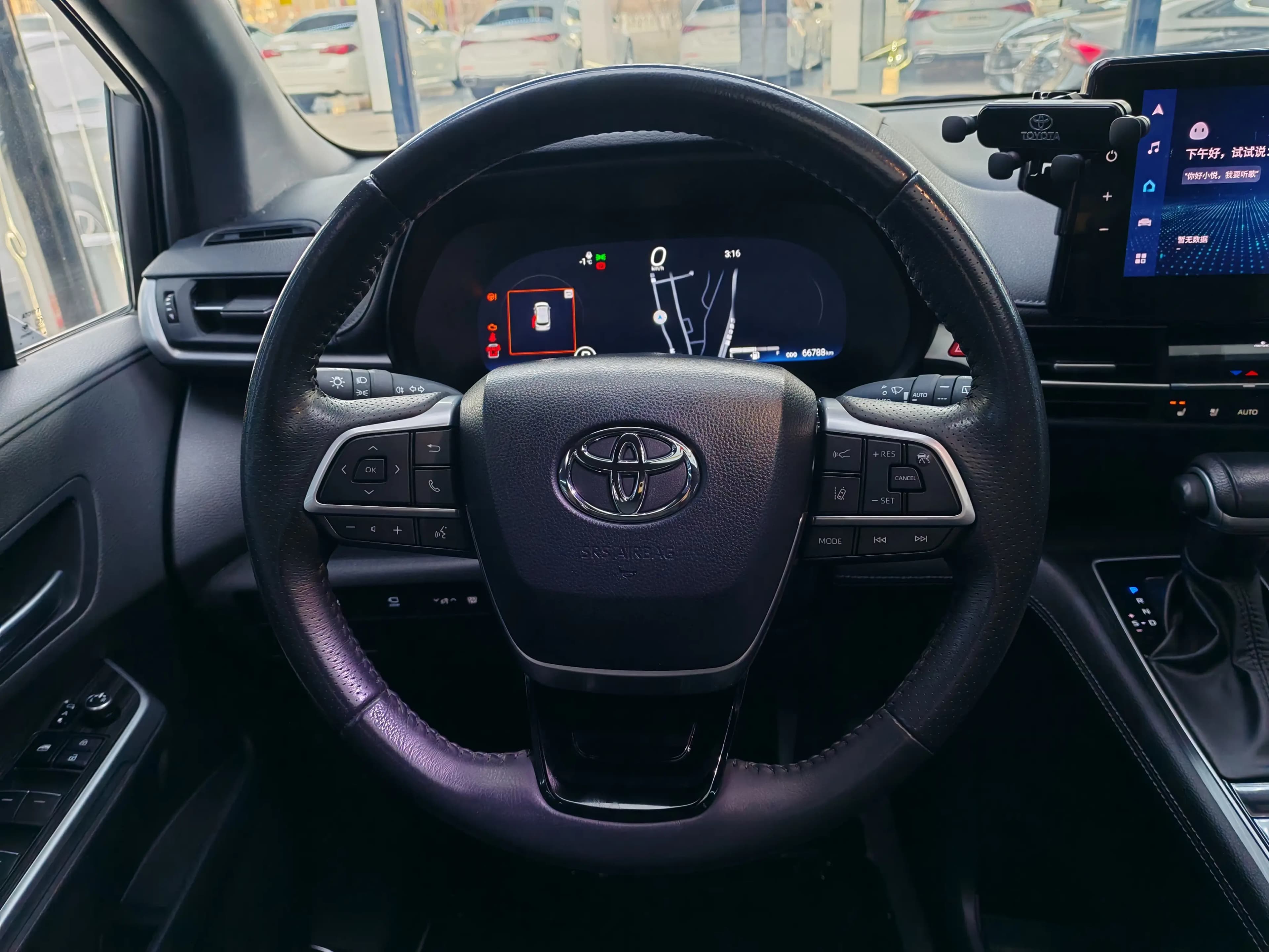 Toyota Sienna 2024 г. 66716 км. — фото 13