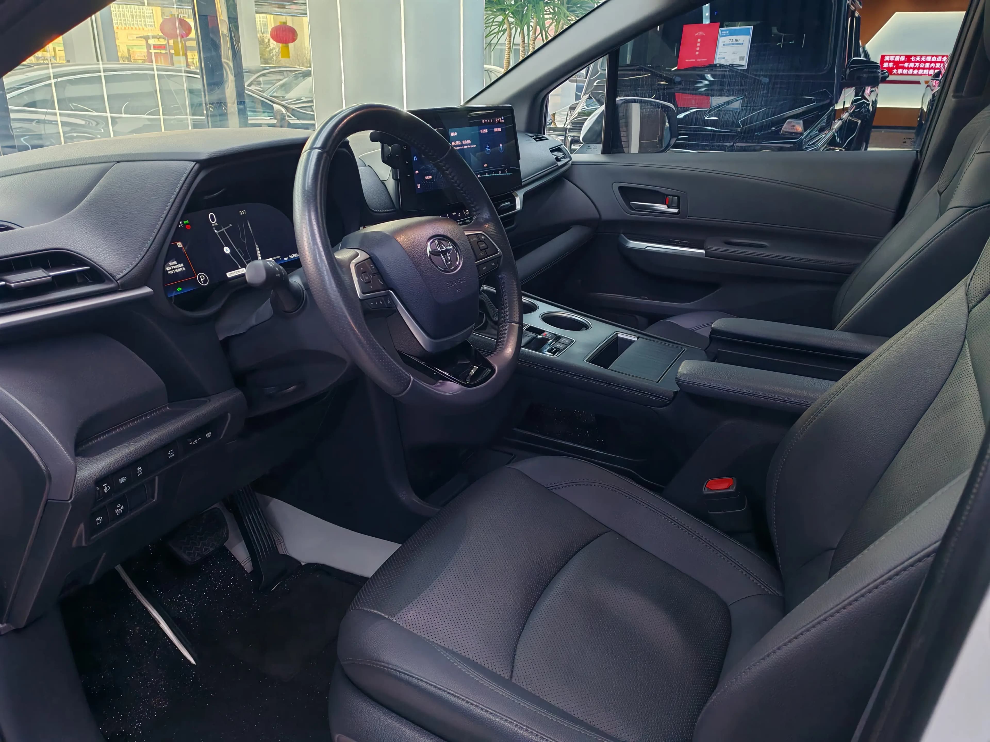 Toyota Sienna 2024 г. 66716 км. — фото 15