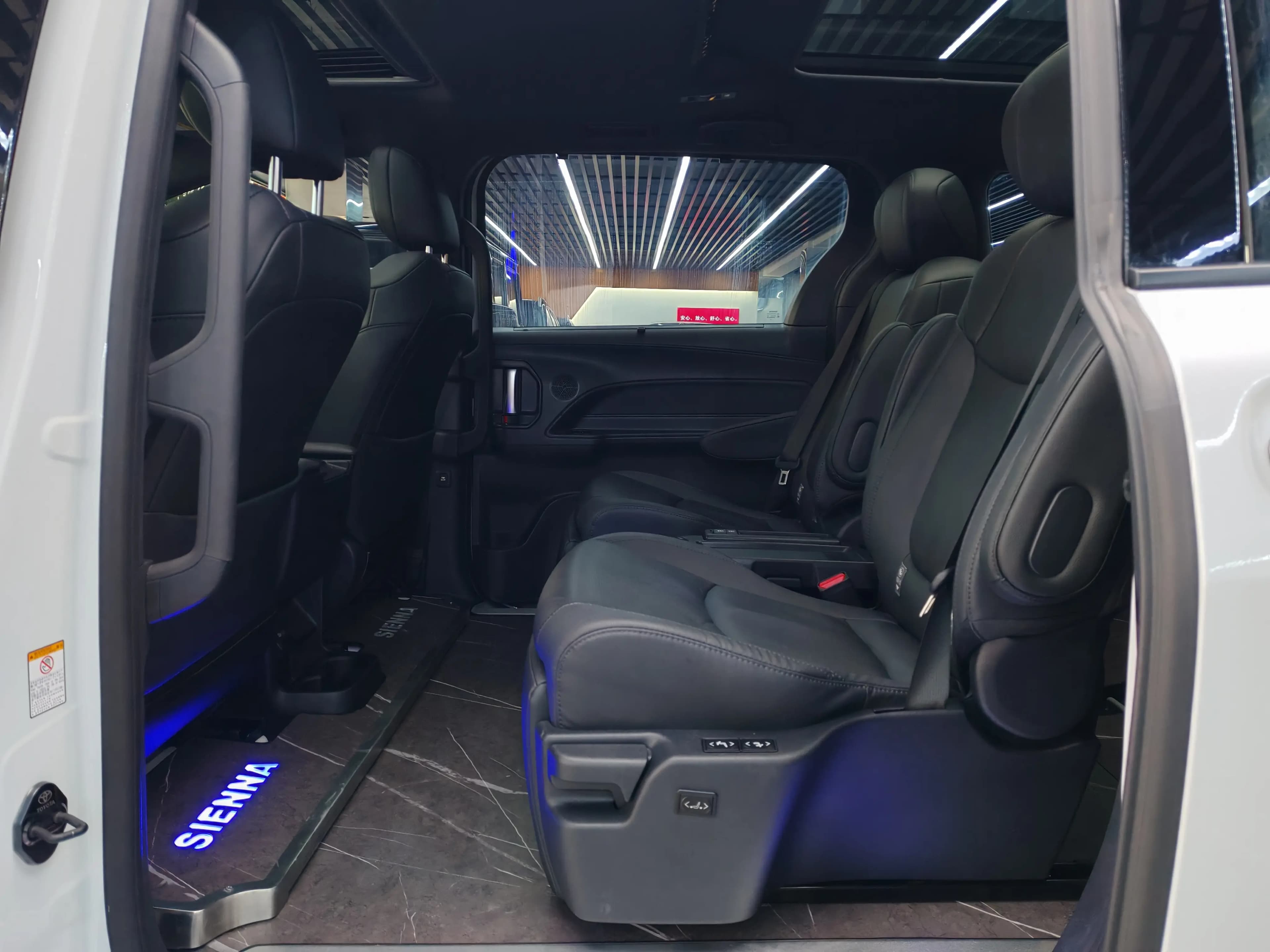 Toyota Sienna 2024 г. 66716 км. — фото 16