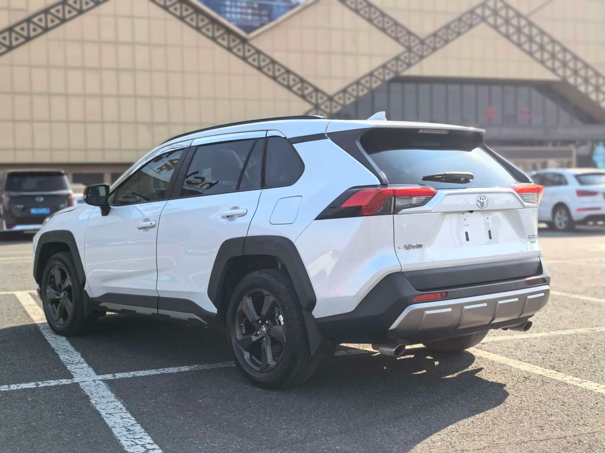 Toyota RAV4 2022 г. 37533 км. — фото 4