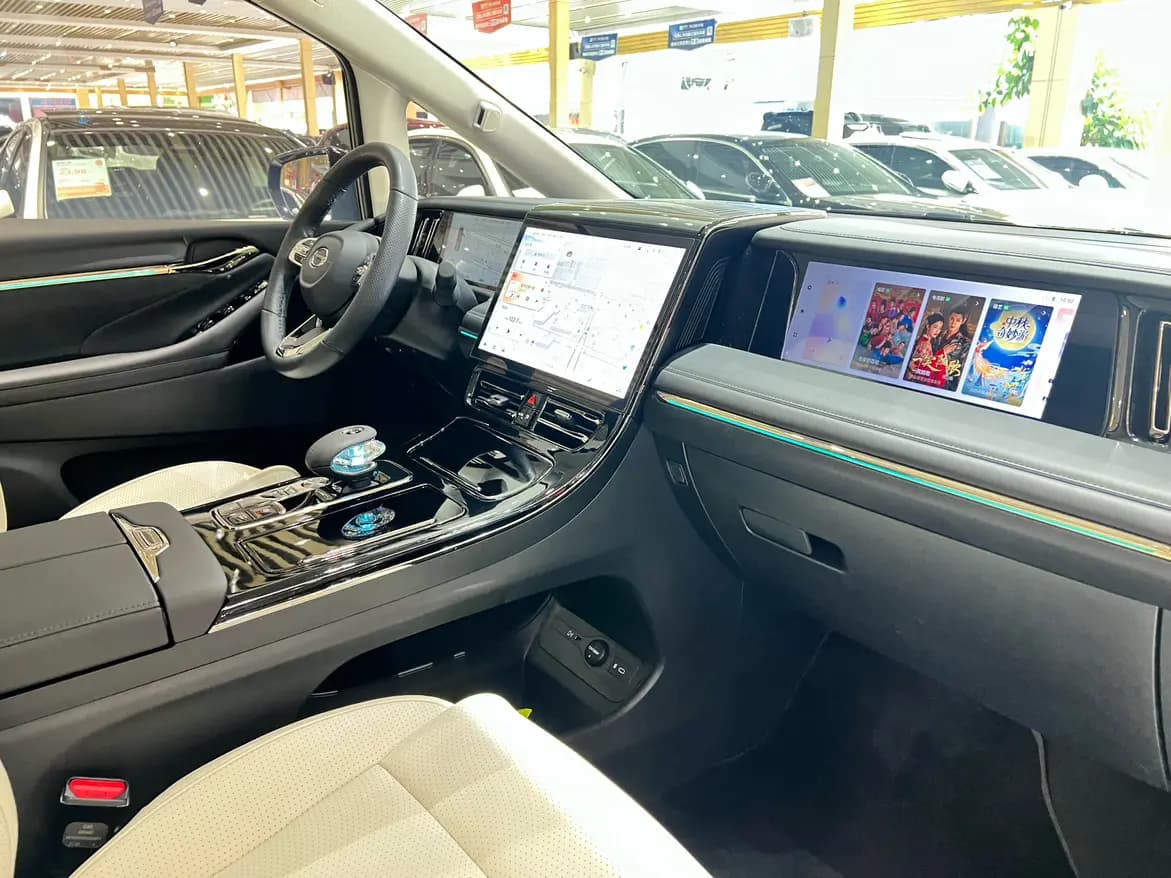 GAC Trumpchi E9 PHEV 2023 г. 40000 км. — фото 19