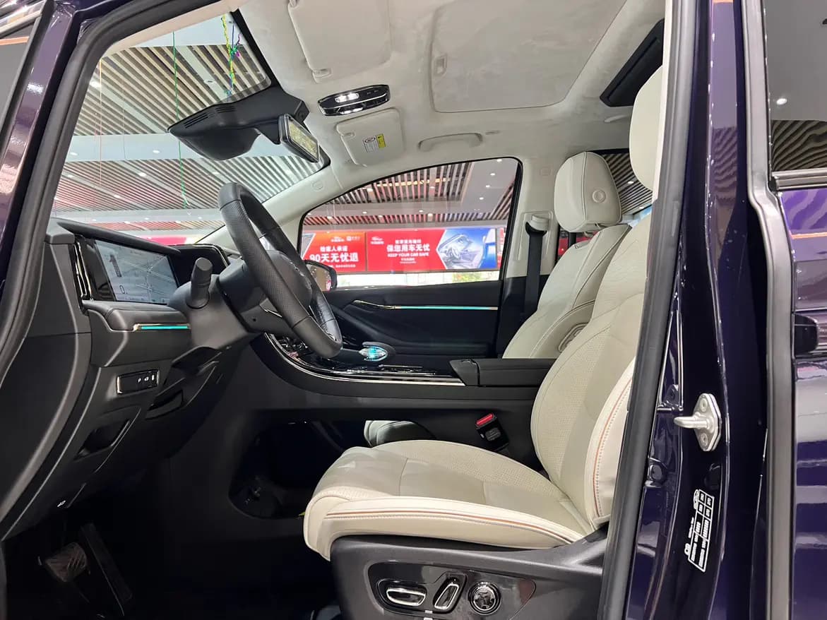 GAC Trumpchi E9 PHEV 2023 г. 40000 км. — фото 21