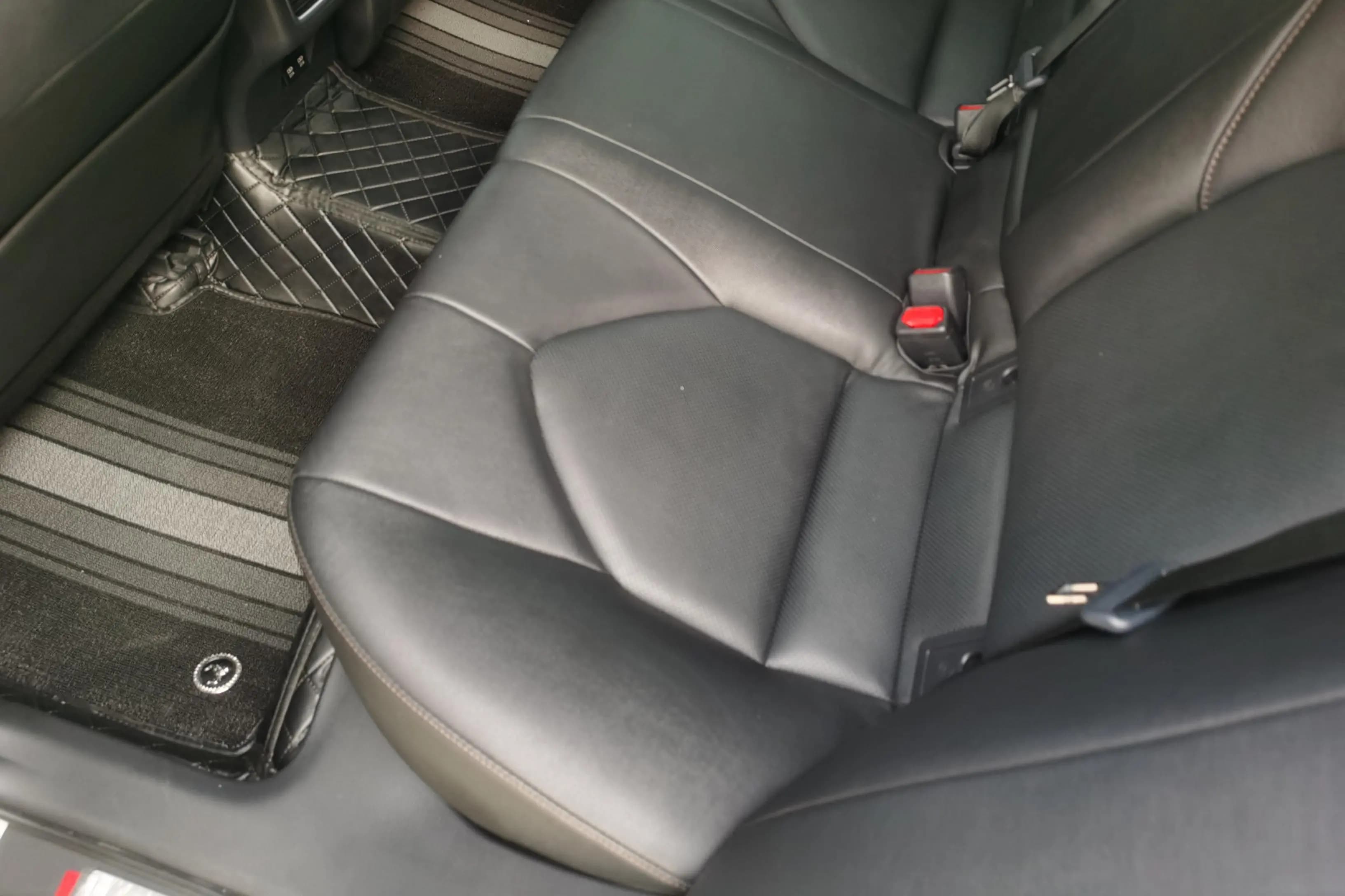 Toyota Camry 2021 г. 44884 км. — фото 17