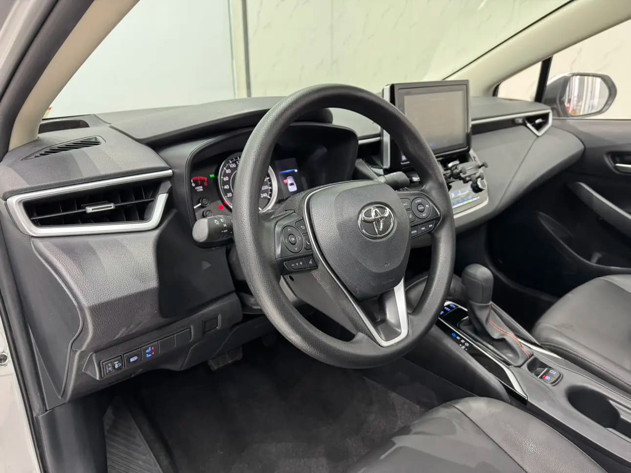 Toyota Corolla 2023 г. 31021 км. — фото 12