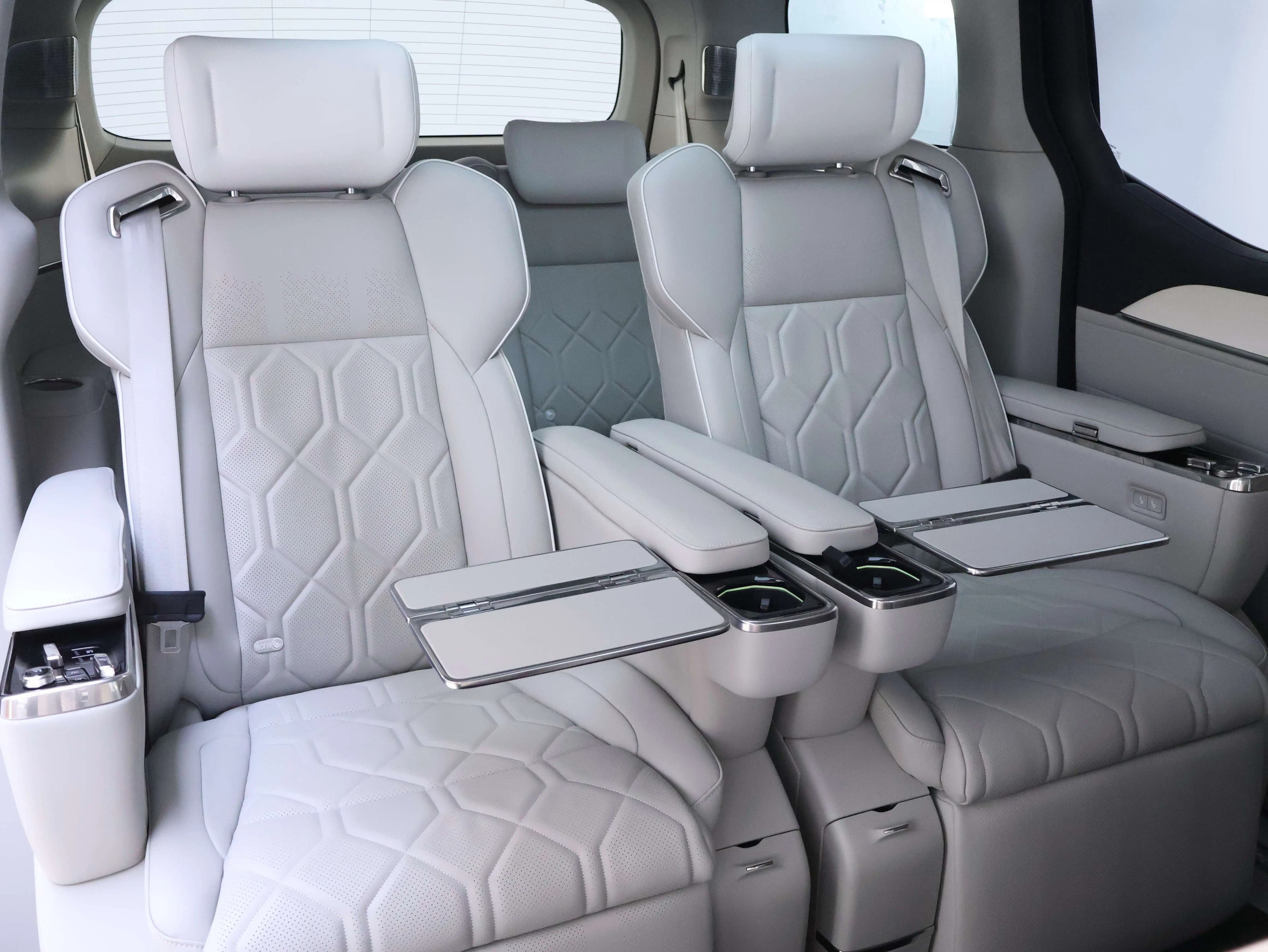 Volvo EM90 2024 г. 4564 км. — фото 29