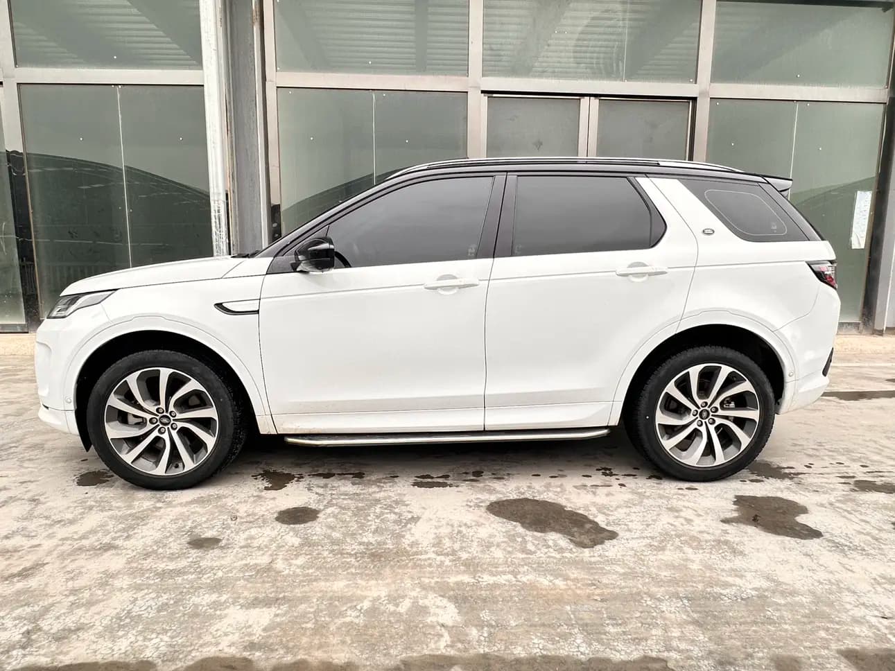 Land Rover Discover Sports 2022 г. 77032 км. — фото 4